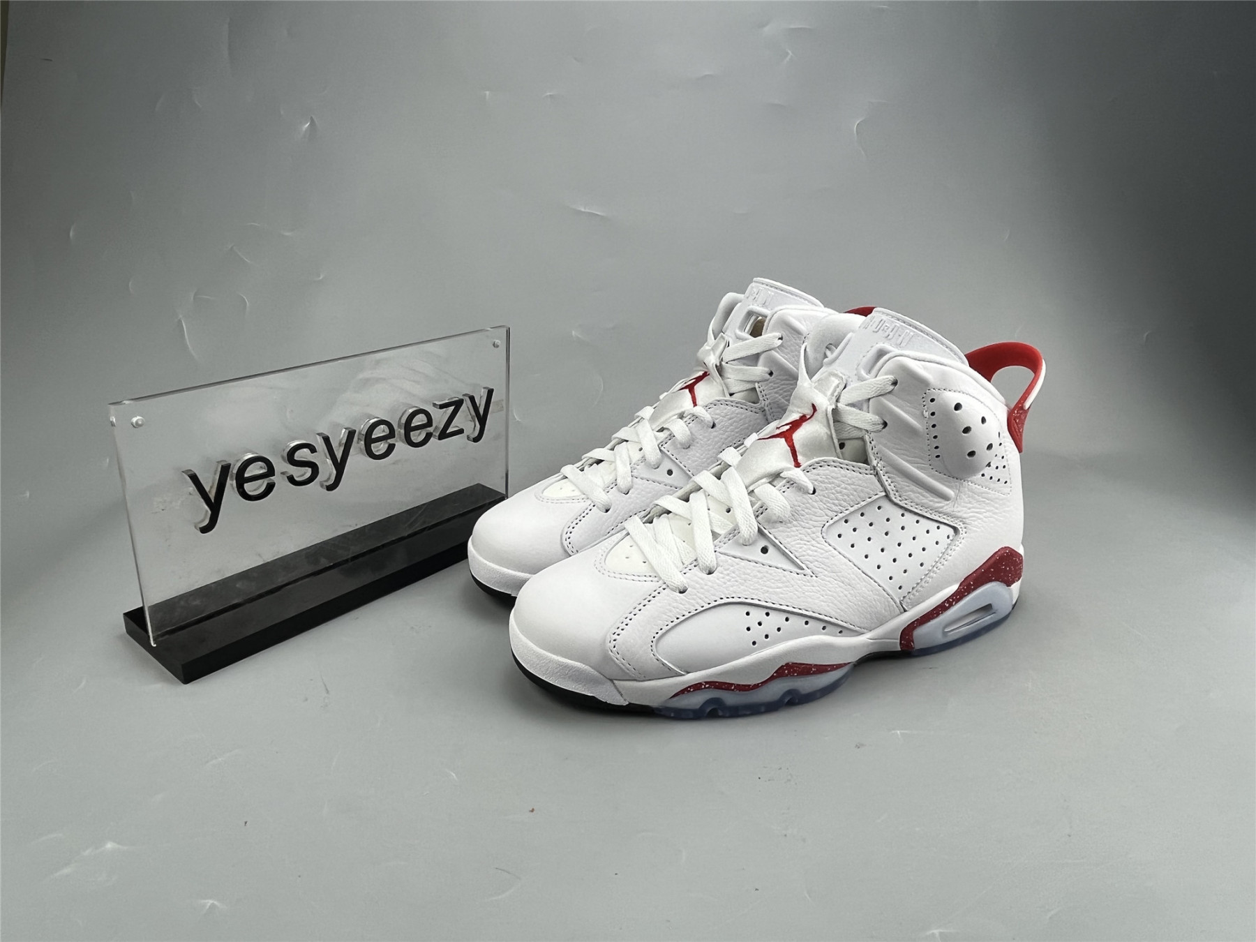 UA AIR JORDAN 6 RETRO 