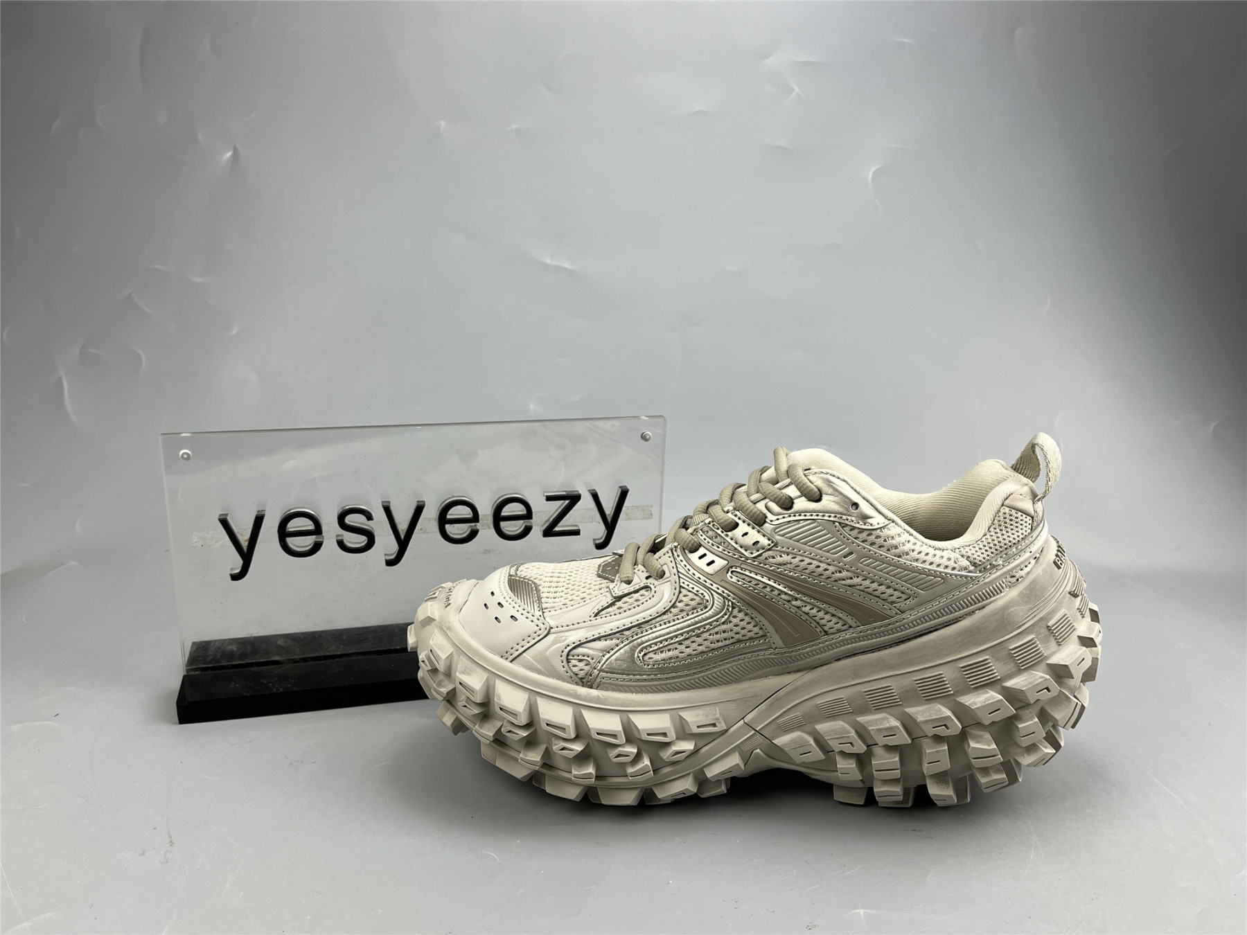 UA TRIPLE S CLEAR SOLE GREY BEIGE
