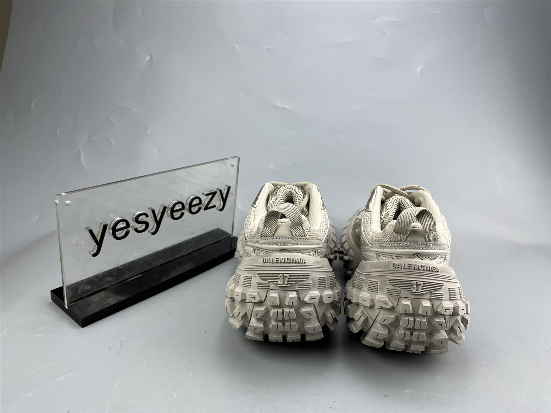 UA TRIPLE S CLEAR SOLE GREY BEIGE