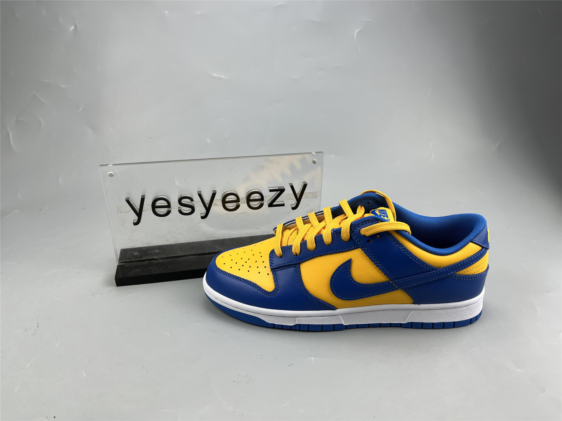 UA NIKE DUNK LOW UCLA