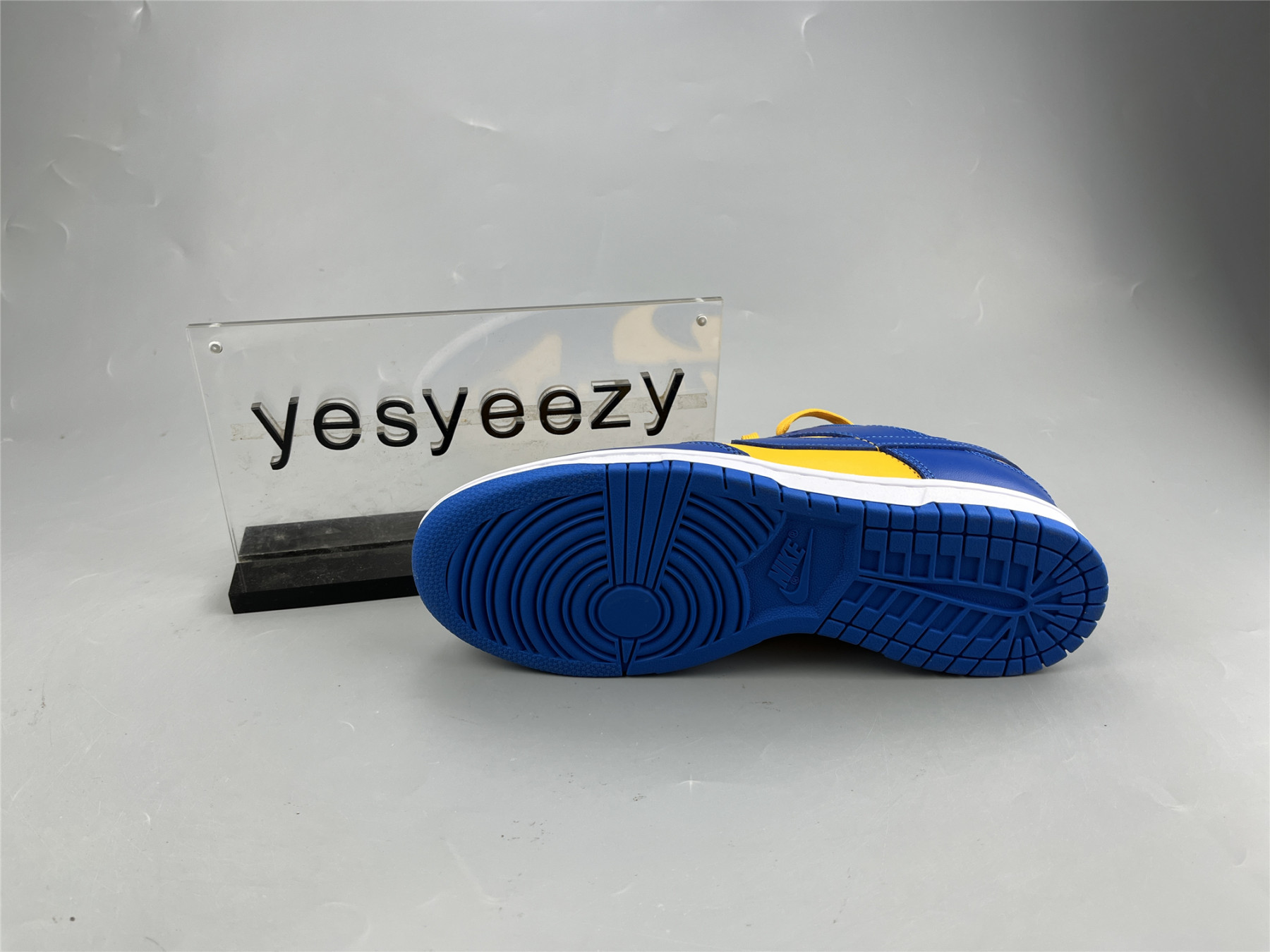 UA NIKE DUNK LOW UCLA