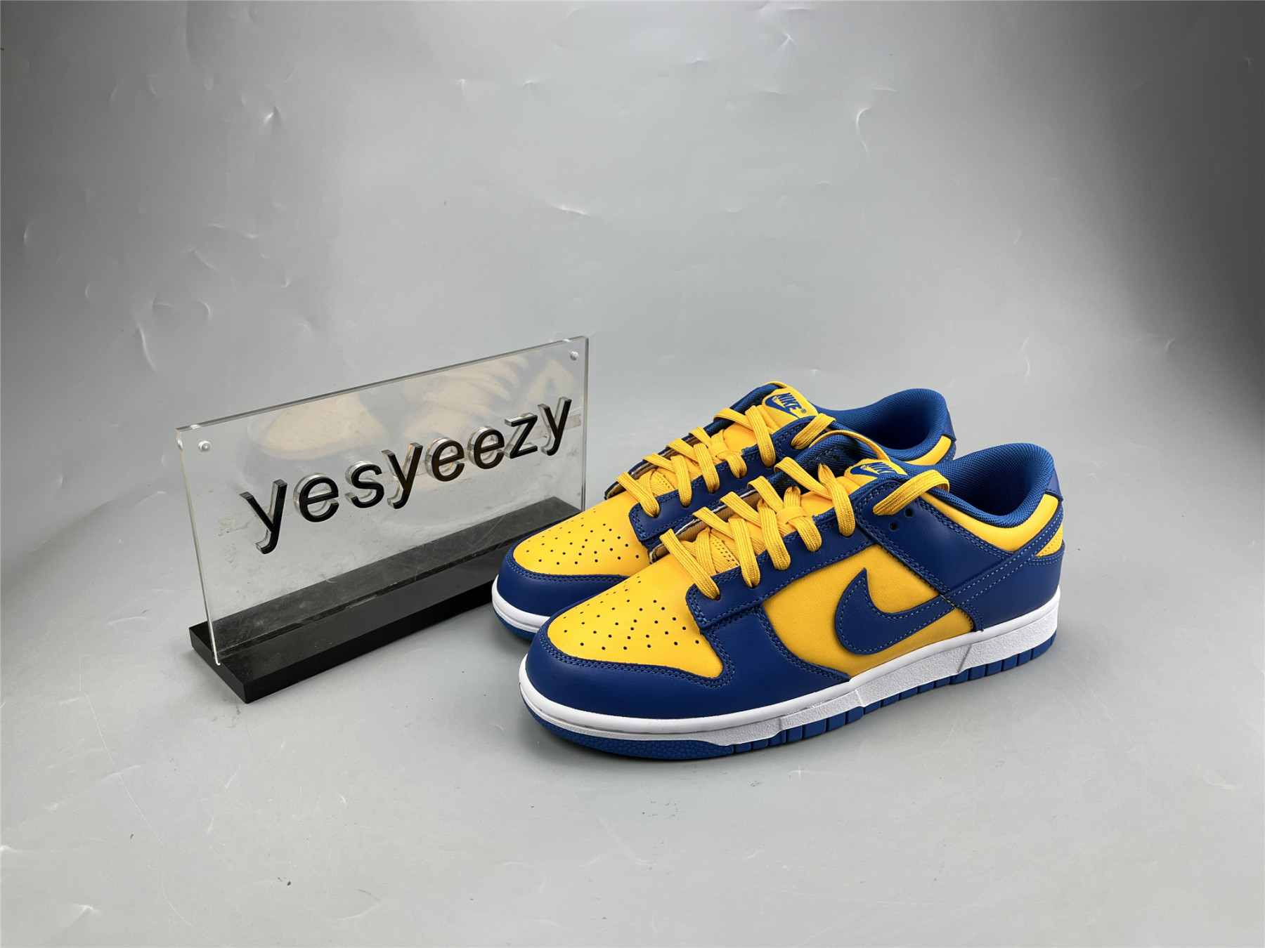 UA NIKE DUNK LOW UCLA