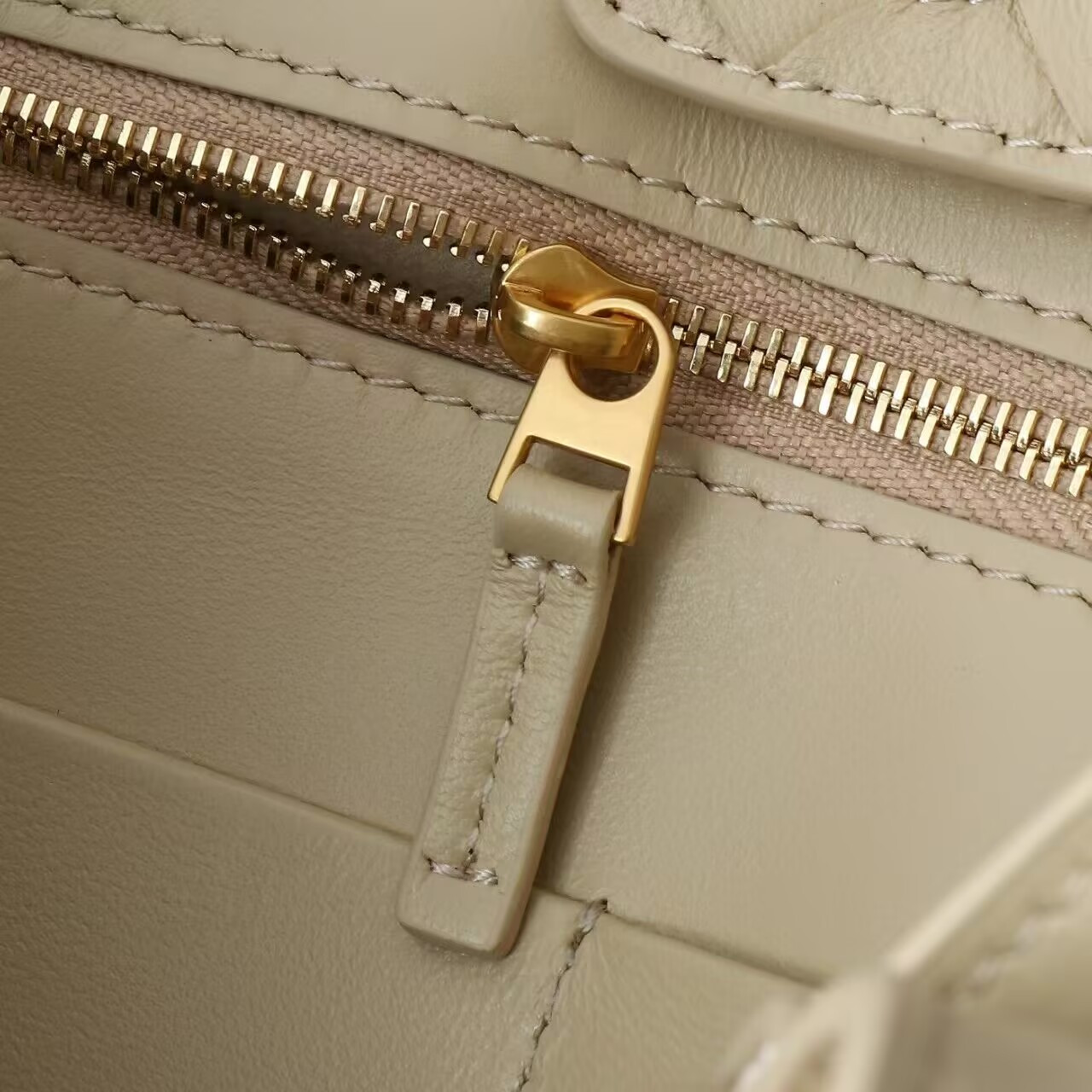 B0tt*ga Ven*ta Medium Andiamo 32x25x11CM