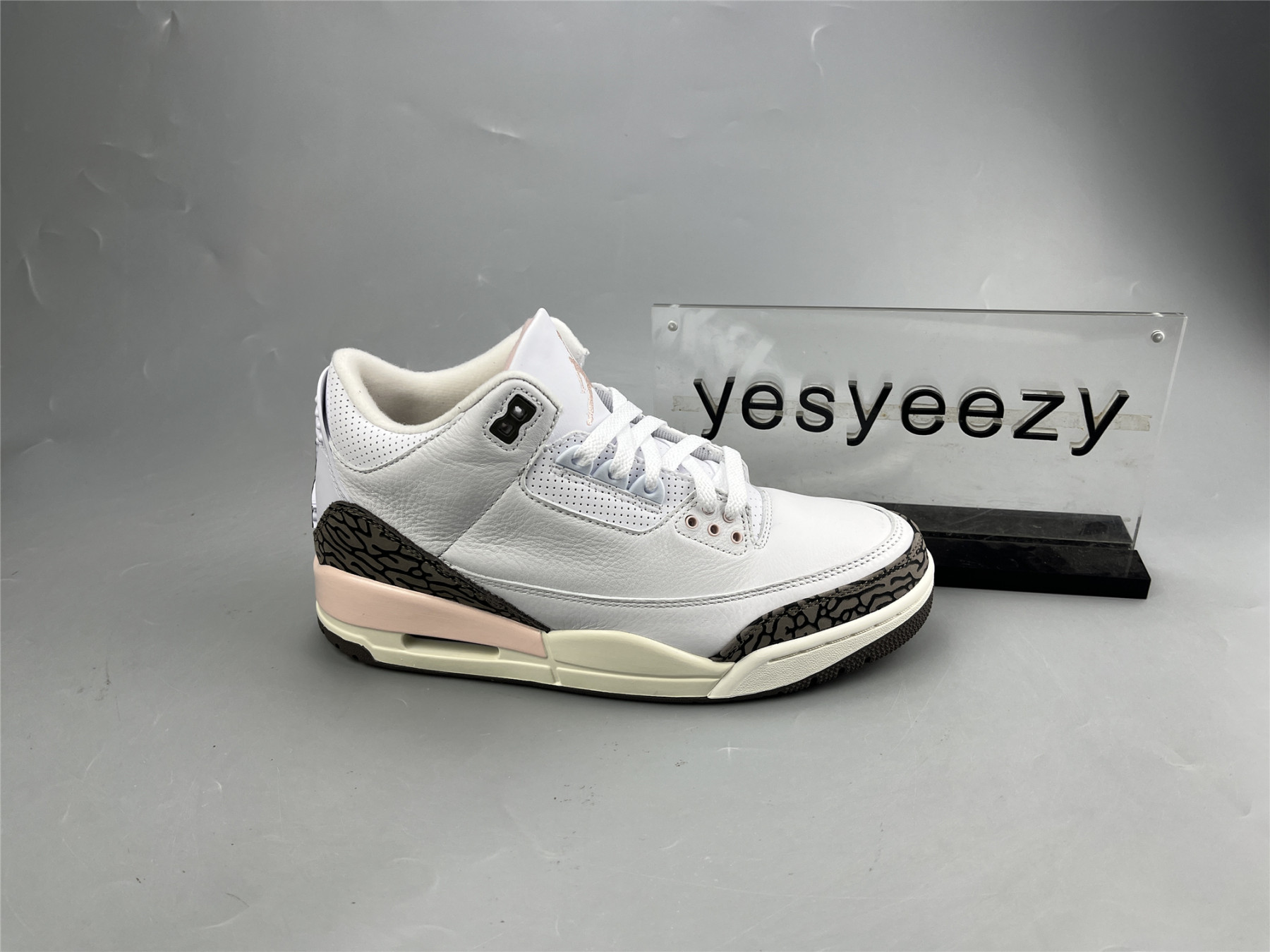 UA WMNS AIR JORDAN 3 RETRO 