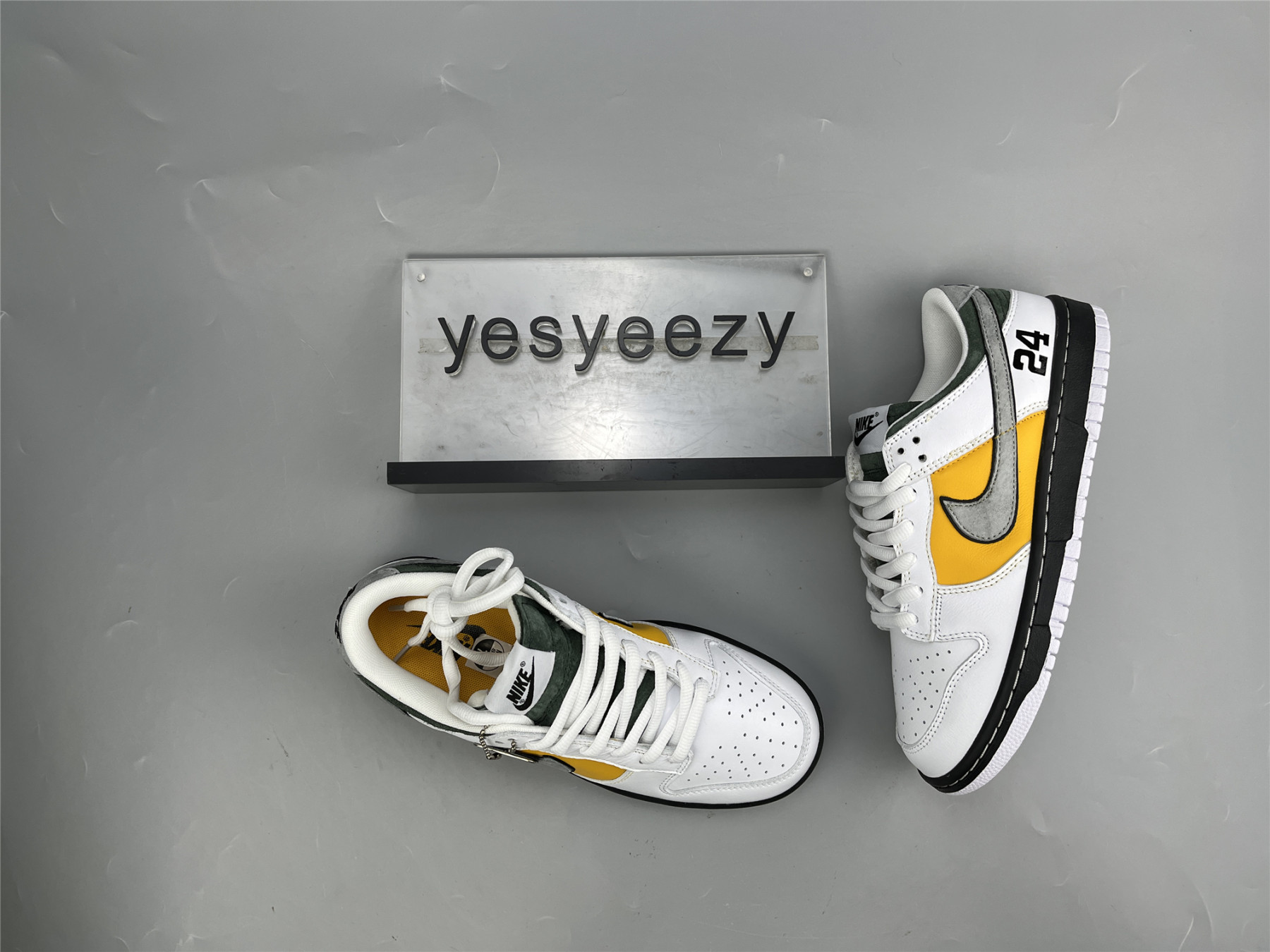 UA NIKE DUNK LOW KOBE WHITE YELLOW GREEN