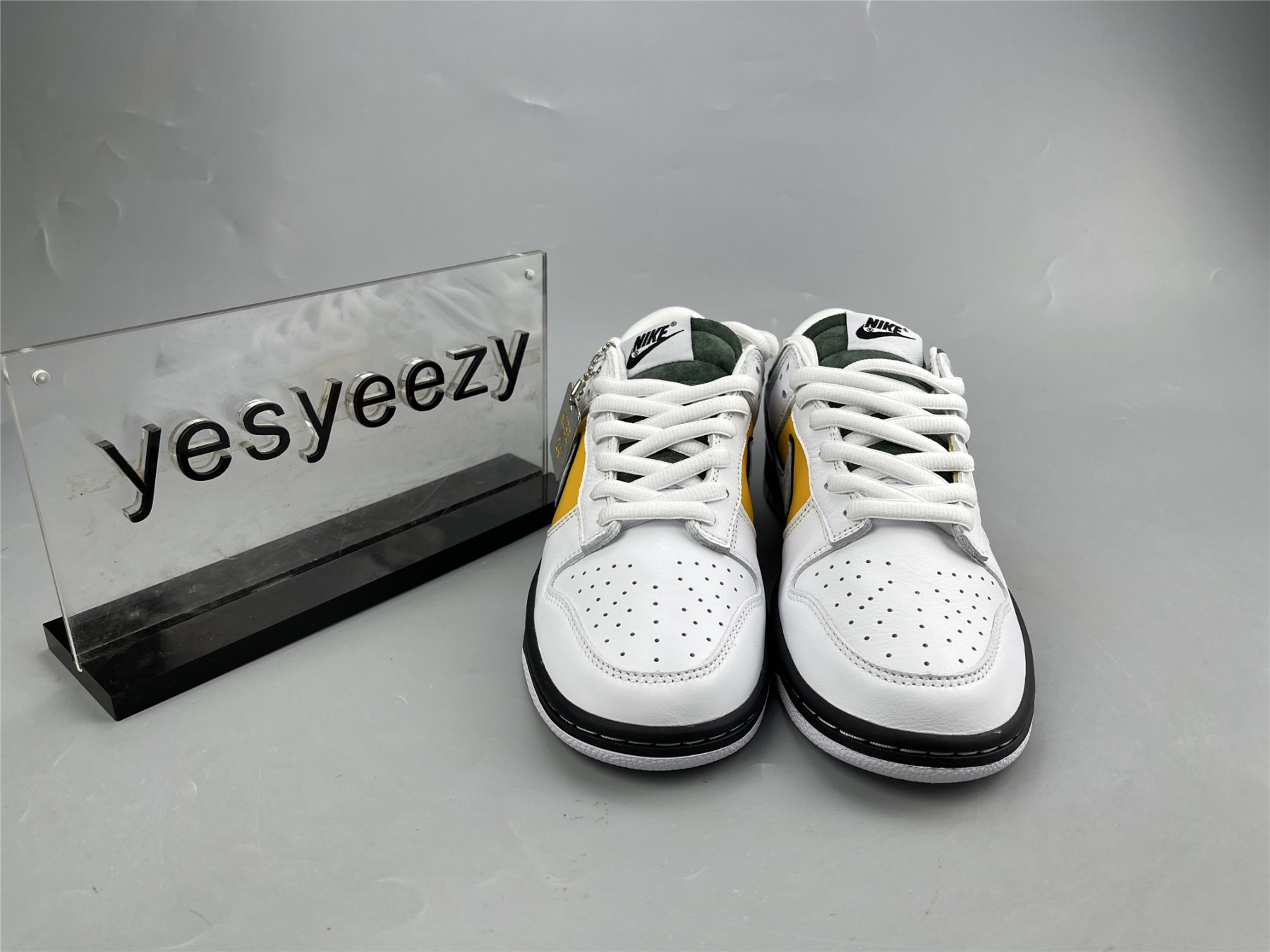 UA NIKE DUNK LOW KOBE WHITE YELLOW GREEN