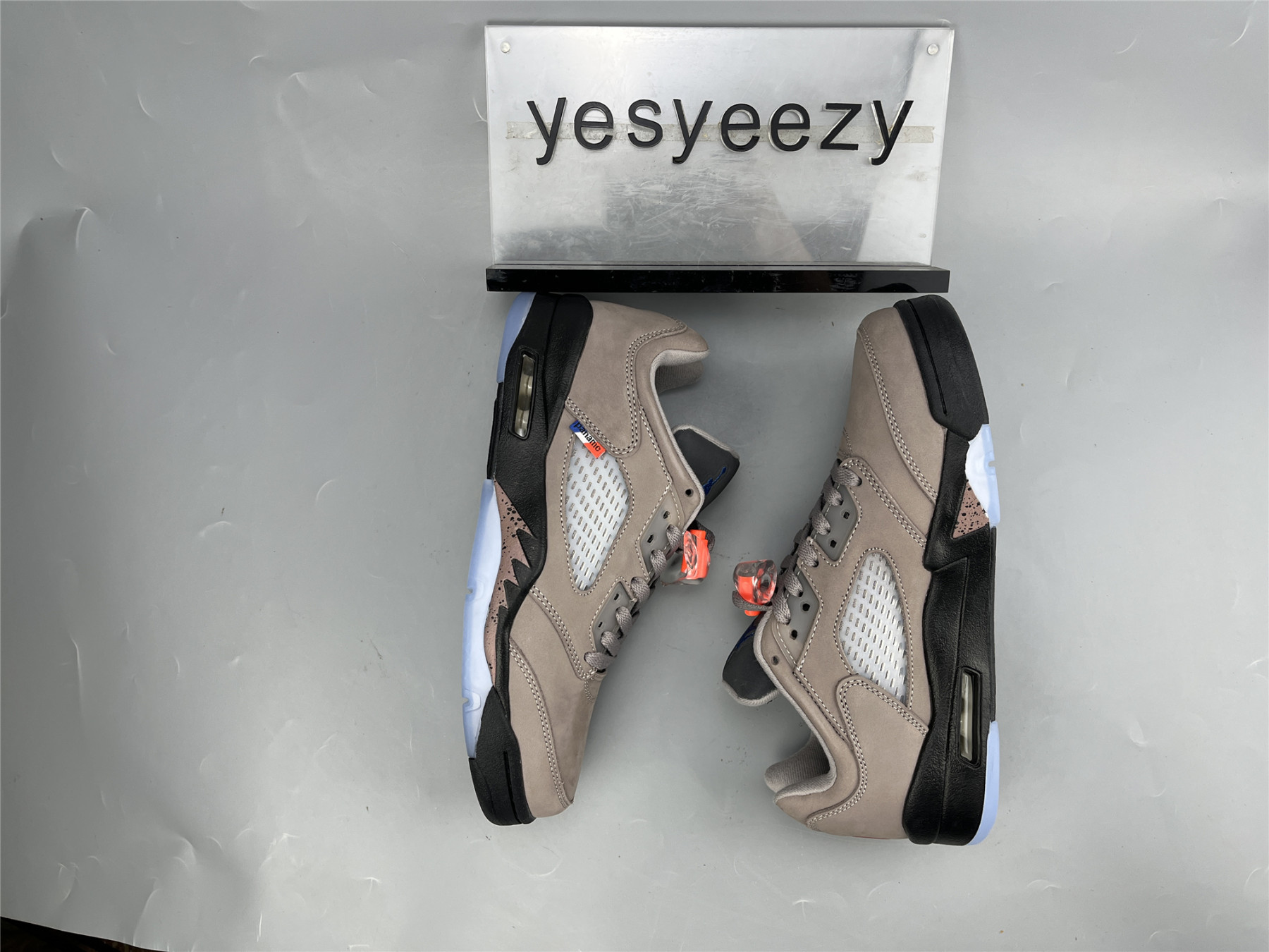 UA PARIS SAINT-GERMAIN X AIR JORDAN 5 RETRO LOW 