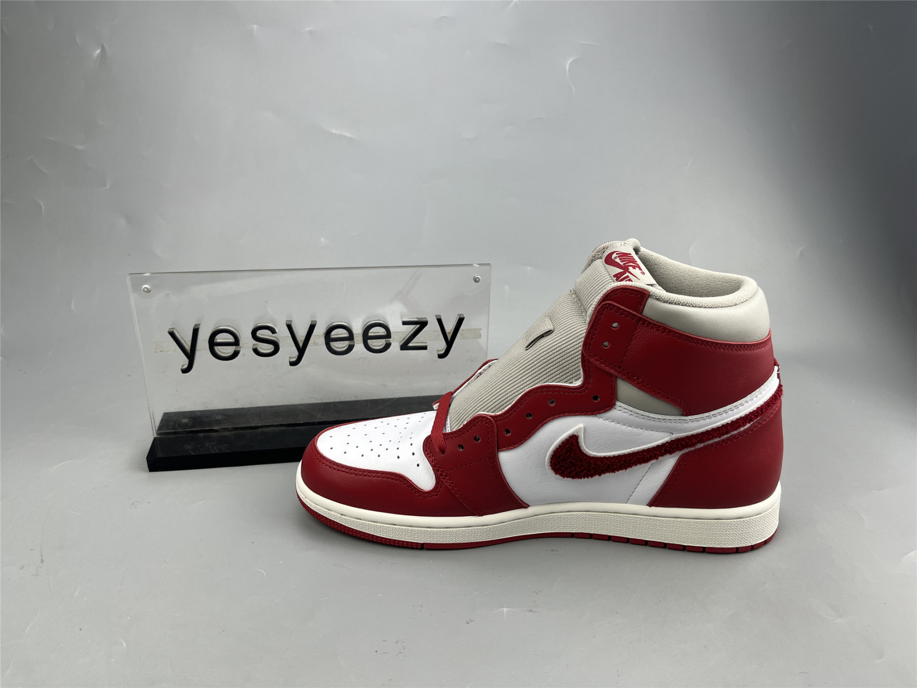 UA WMNS AIR JORDAN 1 HIGH OG 