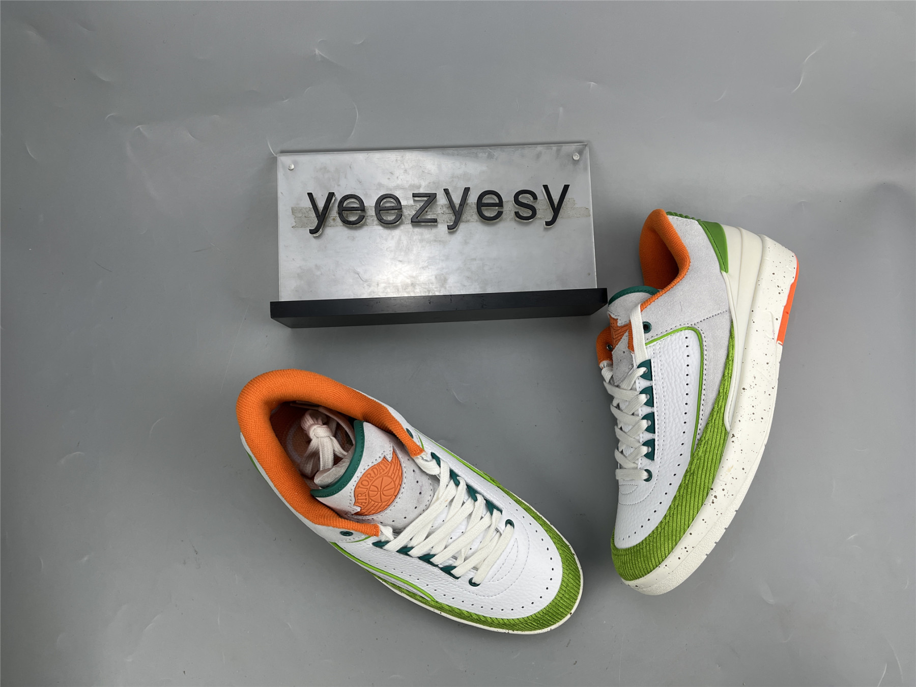 UA TITAN X WMNS AIR JORDAN 2 RETRO LOW