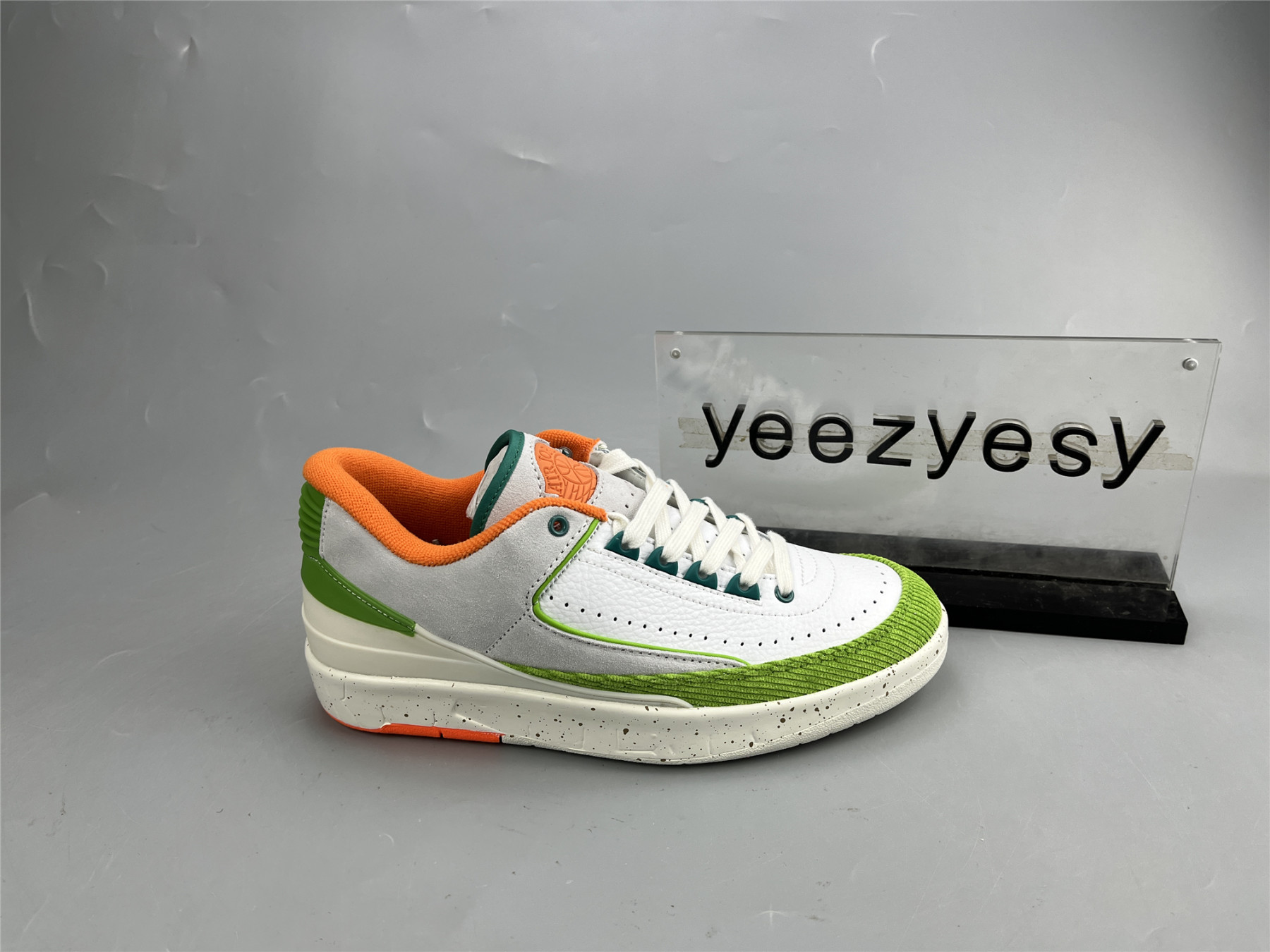 UA TITAN X WMNS AIR JORDAN 2 RETRO LOW