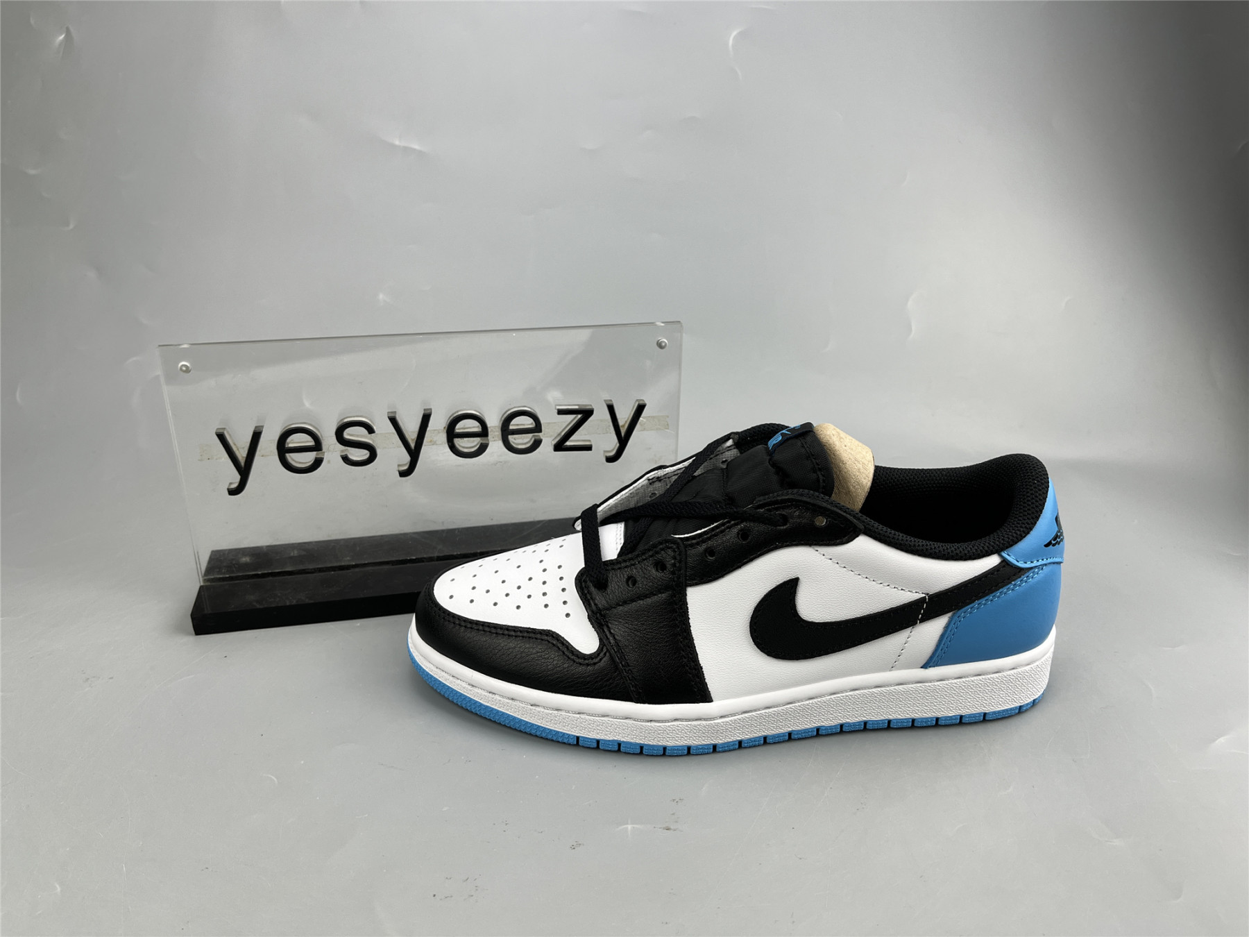 UA AIR JORDAN 1 RETRO LOW OG 