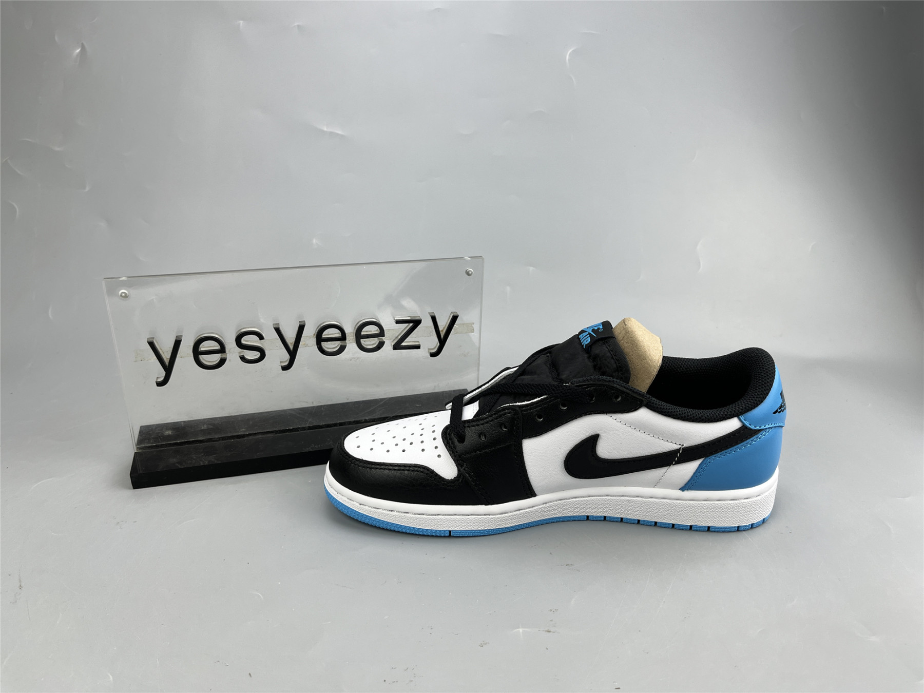 UA AIR JORDAN 1 RETRO LOW OG 