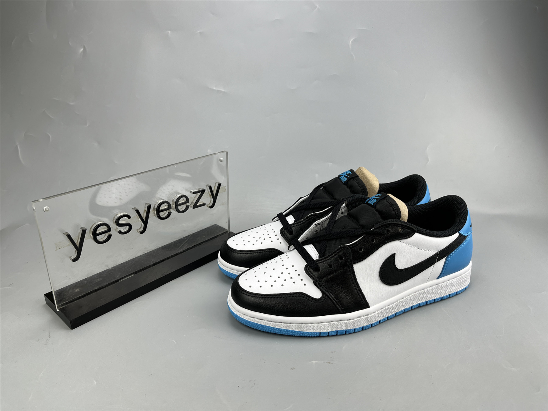 UA AIR JORDAN 1 RETRO LOW OG 