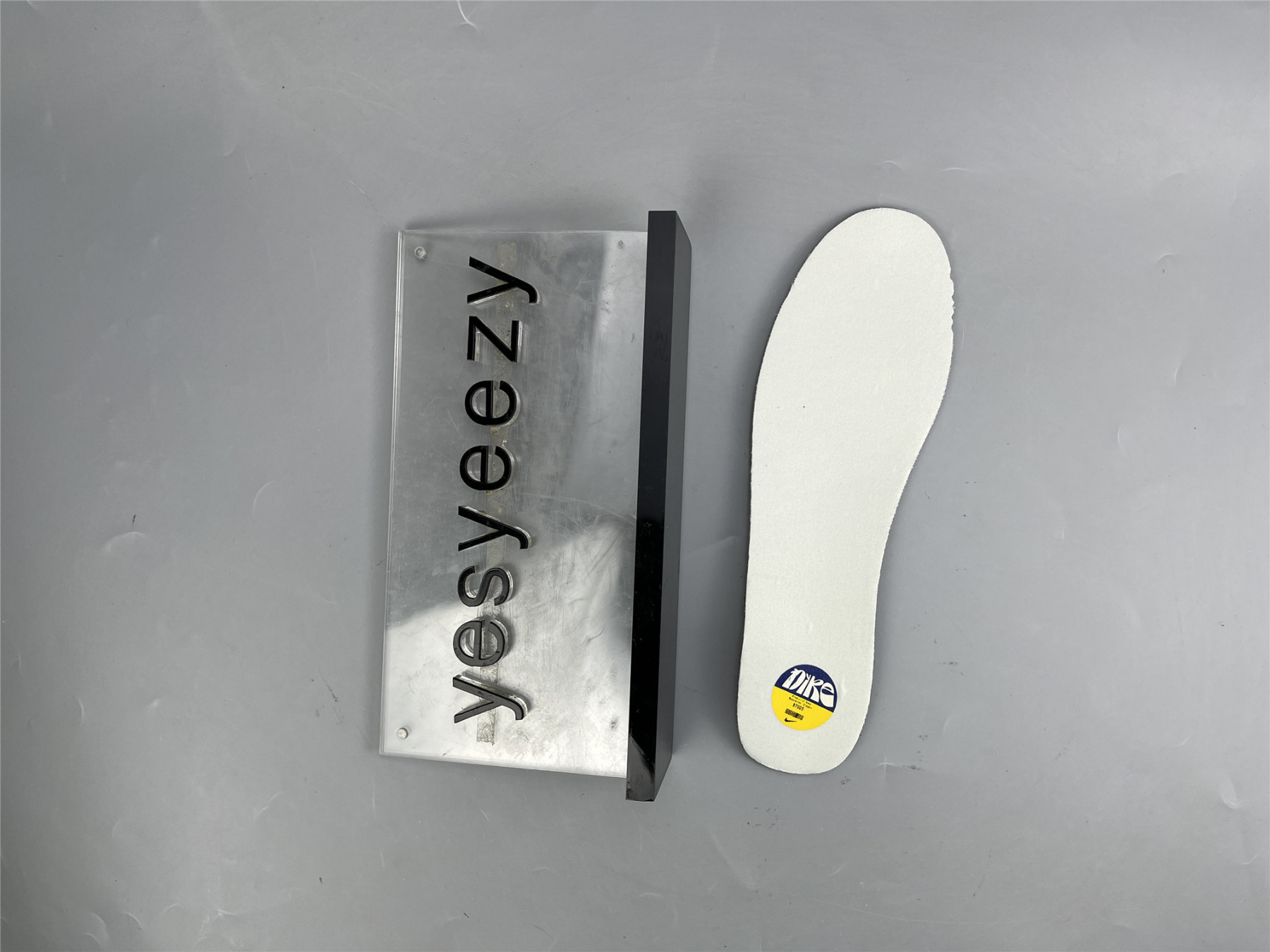 UA NIKE WMNS DUNK LOW LX 