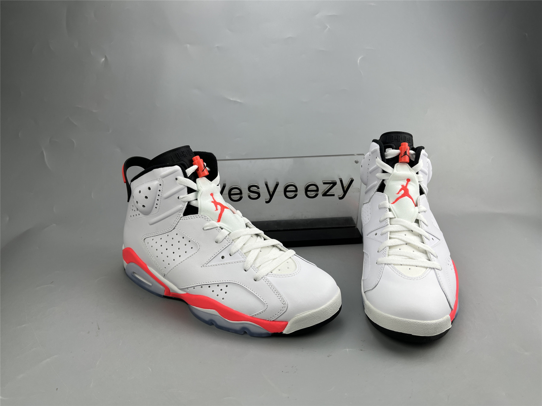 UA  AIR JORDAN 6 RETRO 