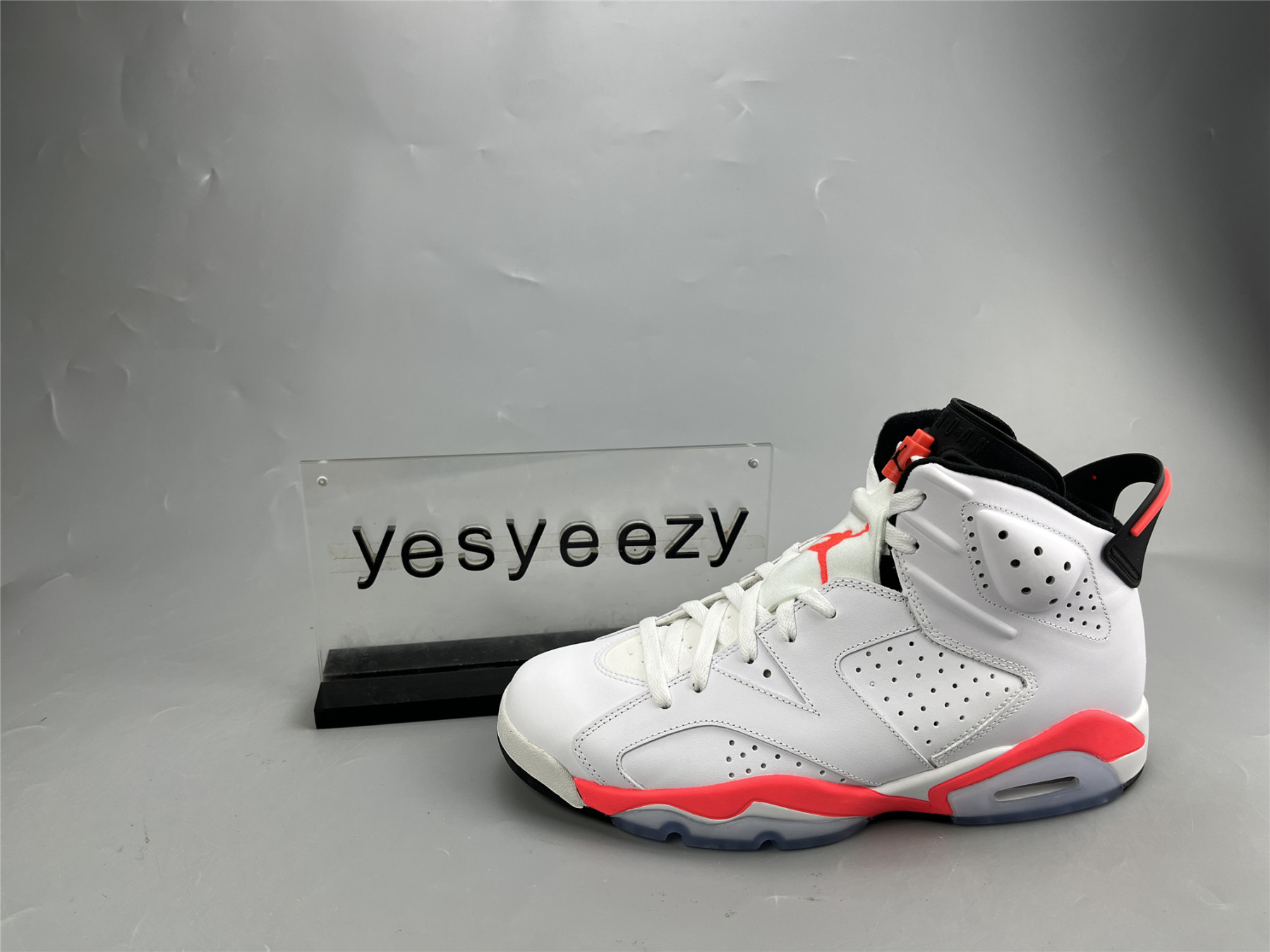 UA  AIR JORDAN 6 RETRO 