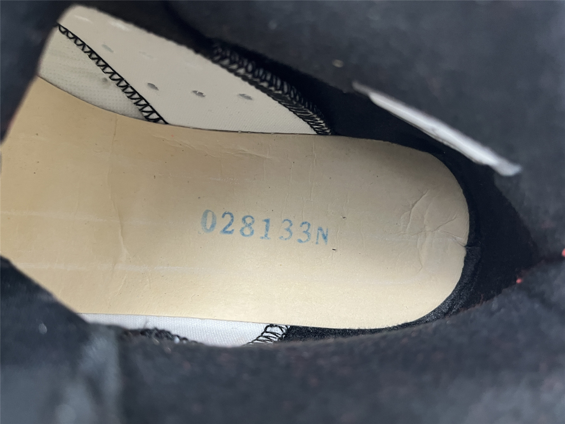 UA  AIR JORDAN 6 RETRO 