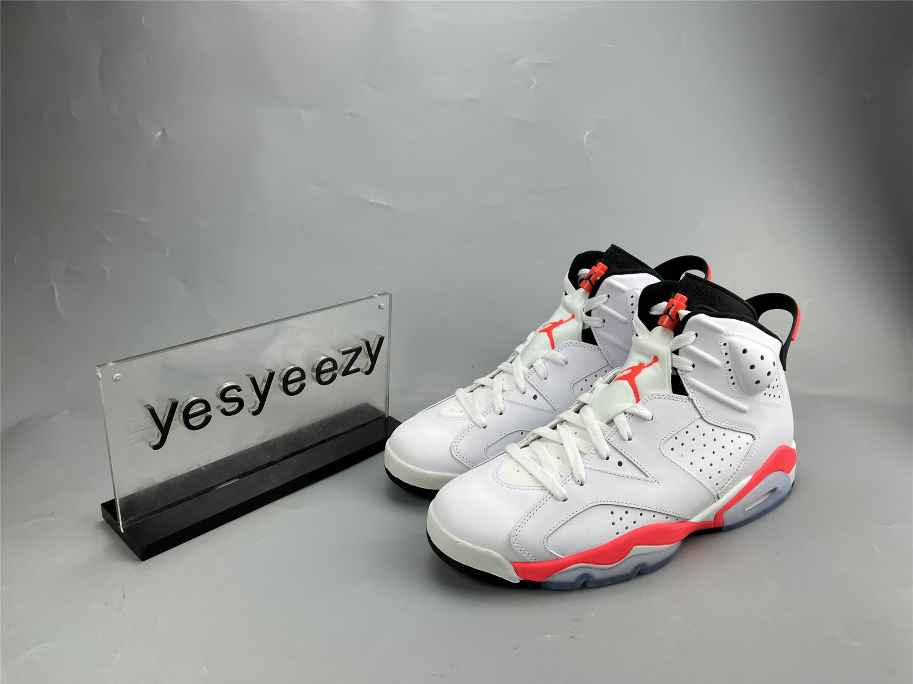 UA  AIR JORDAN 6 RETRO 