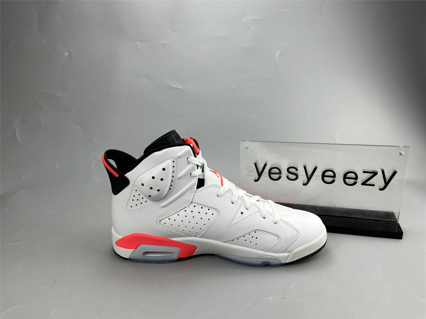 UA  AIR JORDAN 6 RETRO 