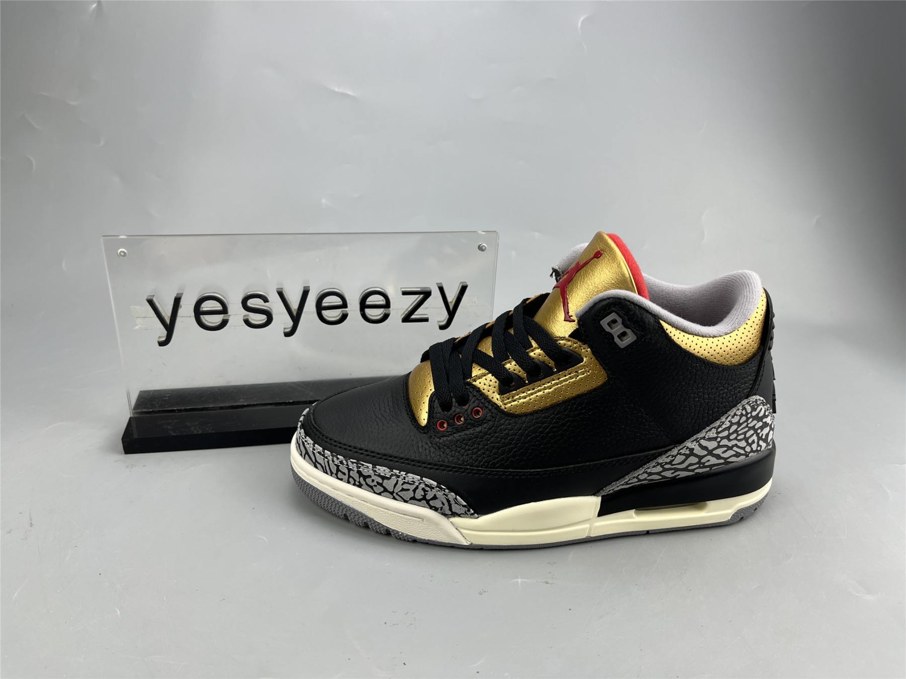 UA WMNS AIR JORDAN 3 RETRO 