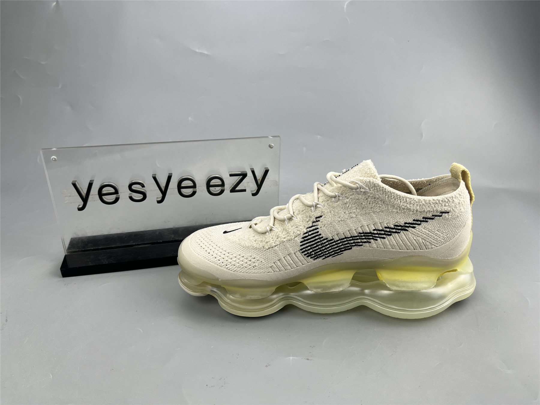 UA NIKE AIR MAX SCORPION