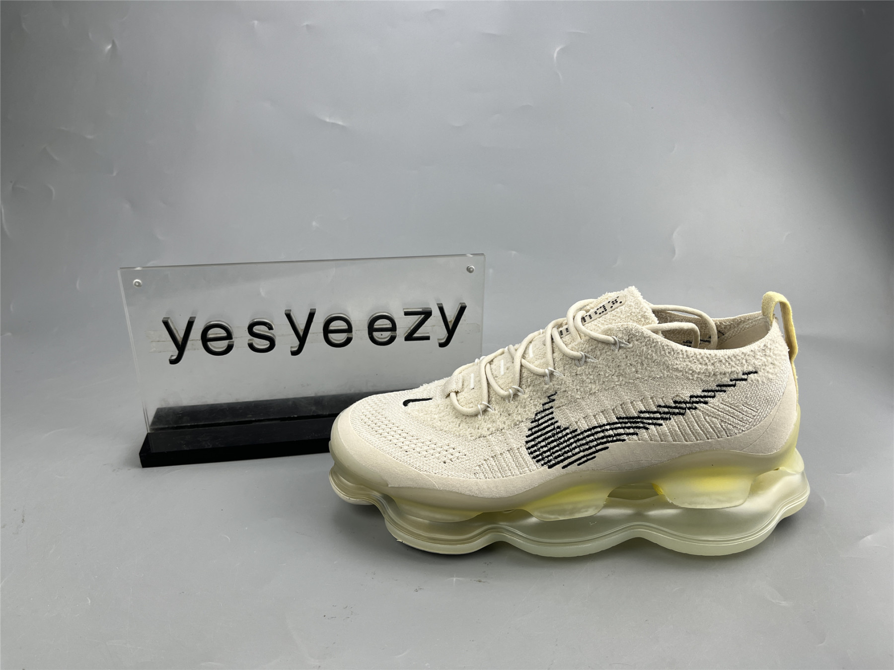 UA NIKE AIR MAX SCORPION