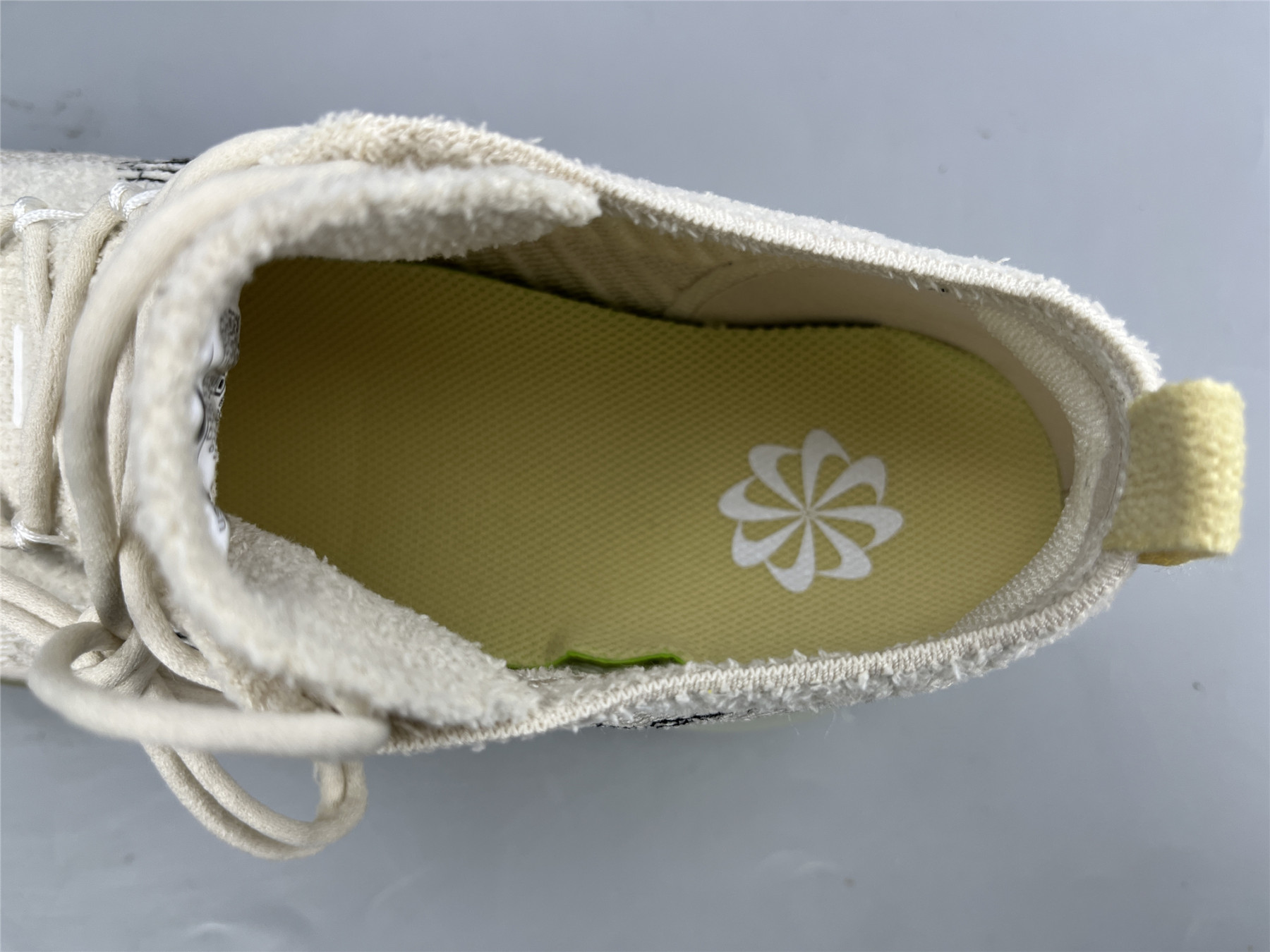 UA NIKE AIR MAX SCORPION