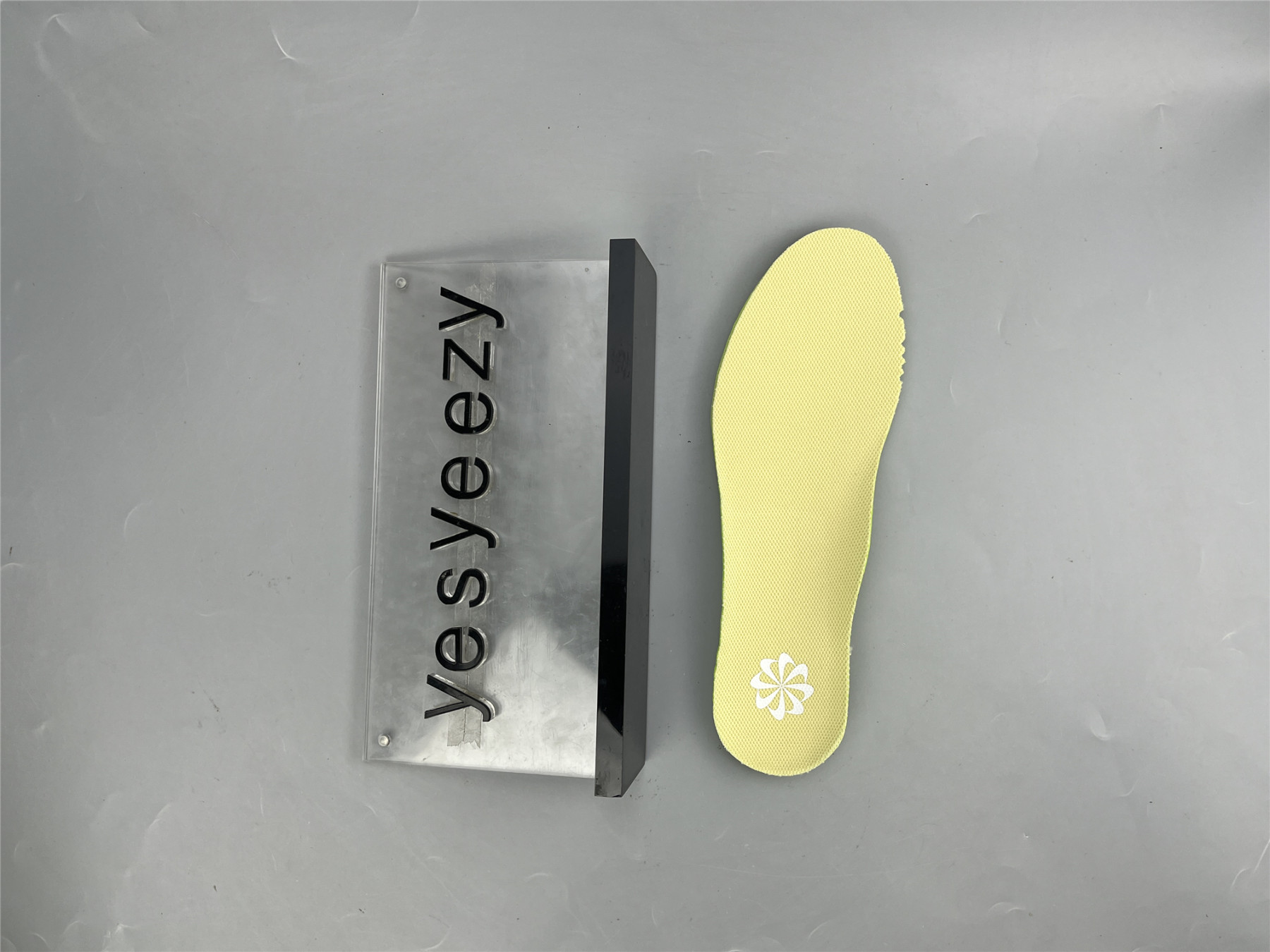 UA NIKE AIR MAX SCORPION