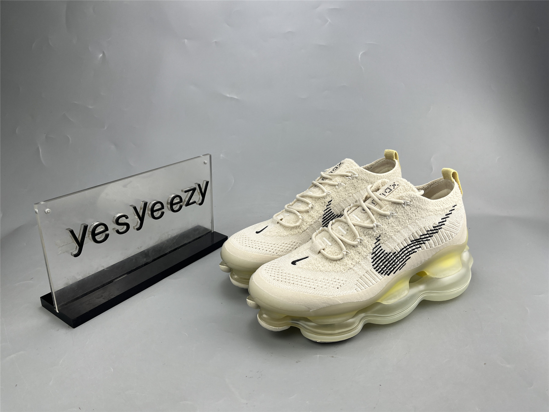 UA NIKE AIR MAX SCORPION