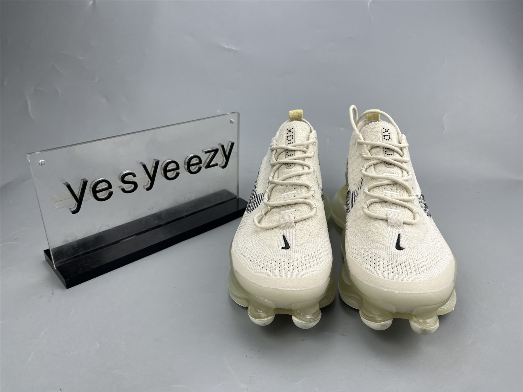 UA NIKE AIR MAX SCORPION