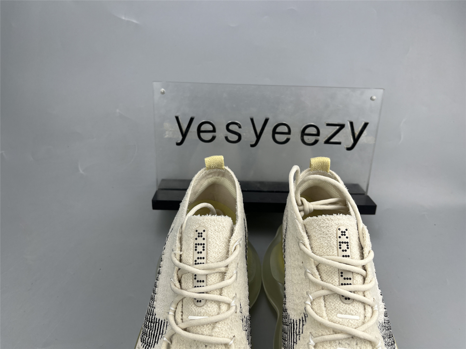 UA NIKE AIR MAX SCORPION