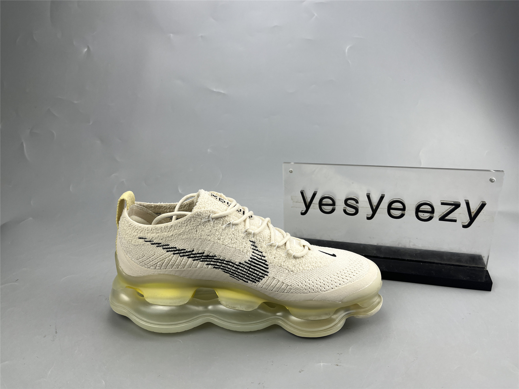 UA NIKE AIR MAX SCORPION