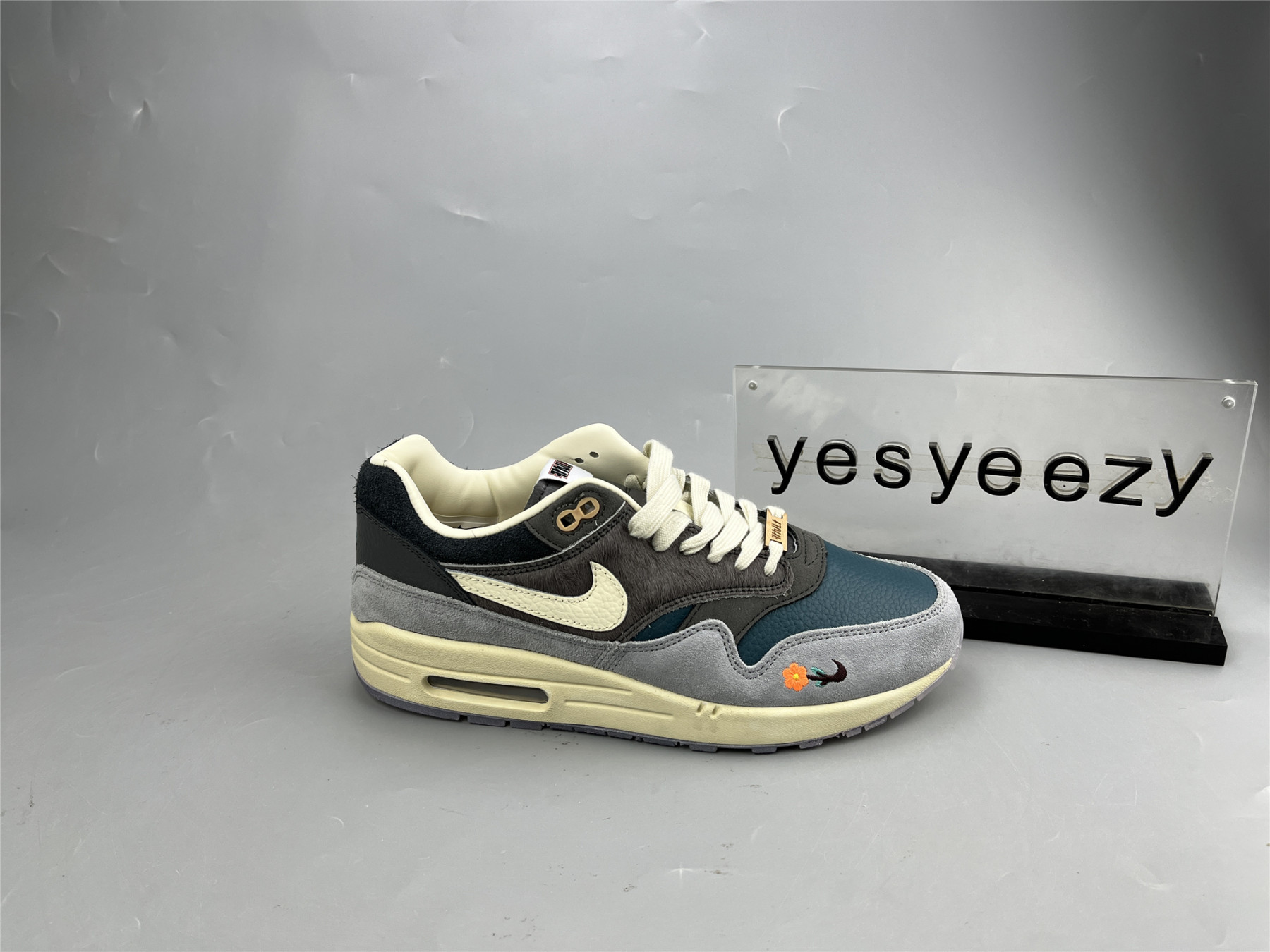 UA NIKE KASINA X AIR MAX 1 SP 