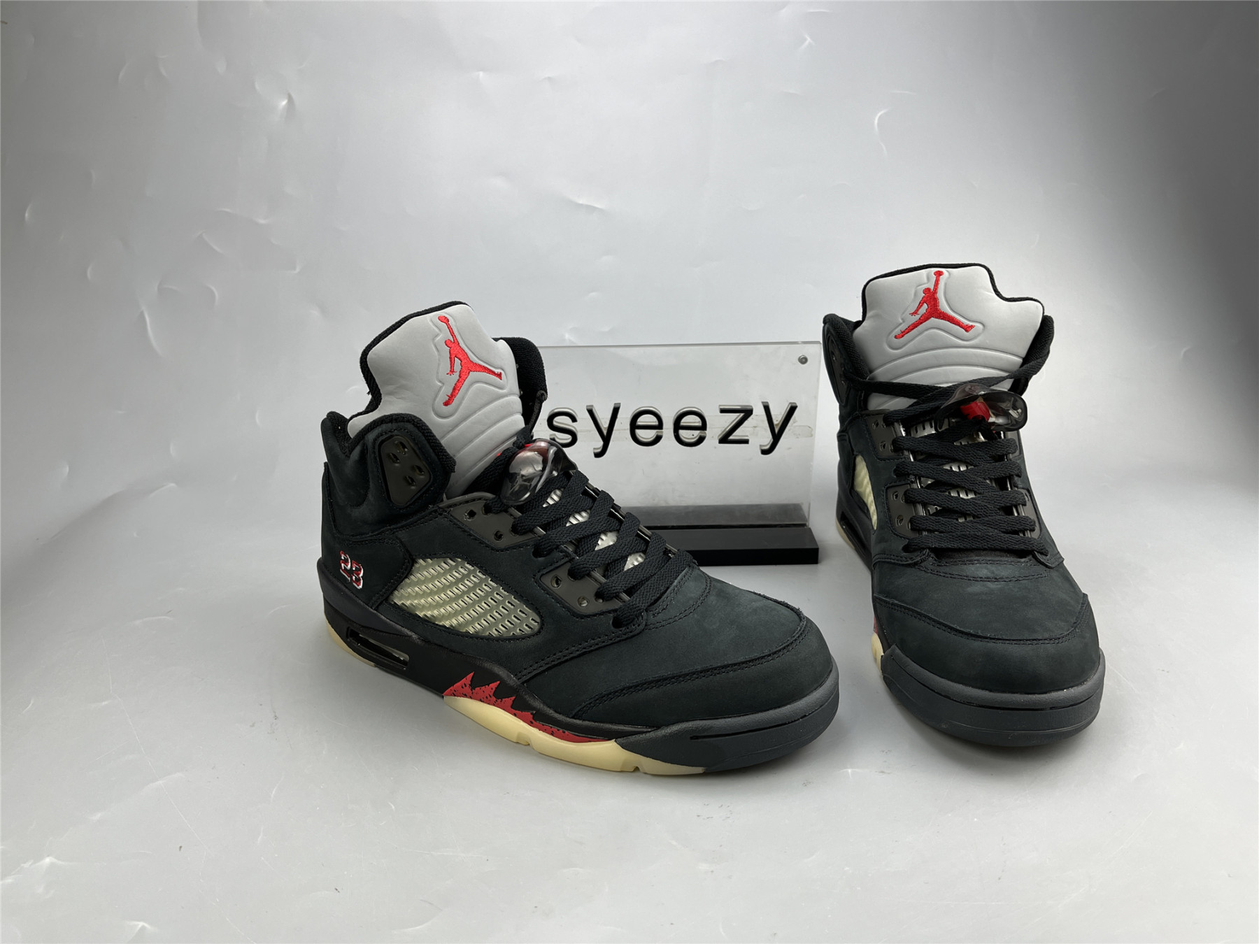 UA WMNS AIR JORDAN 5 GORE-TEX 