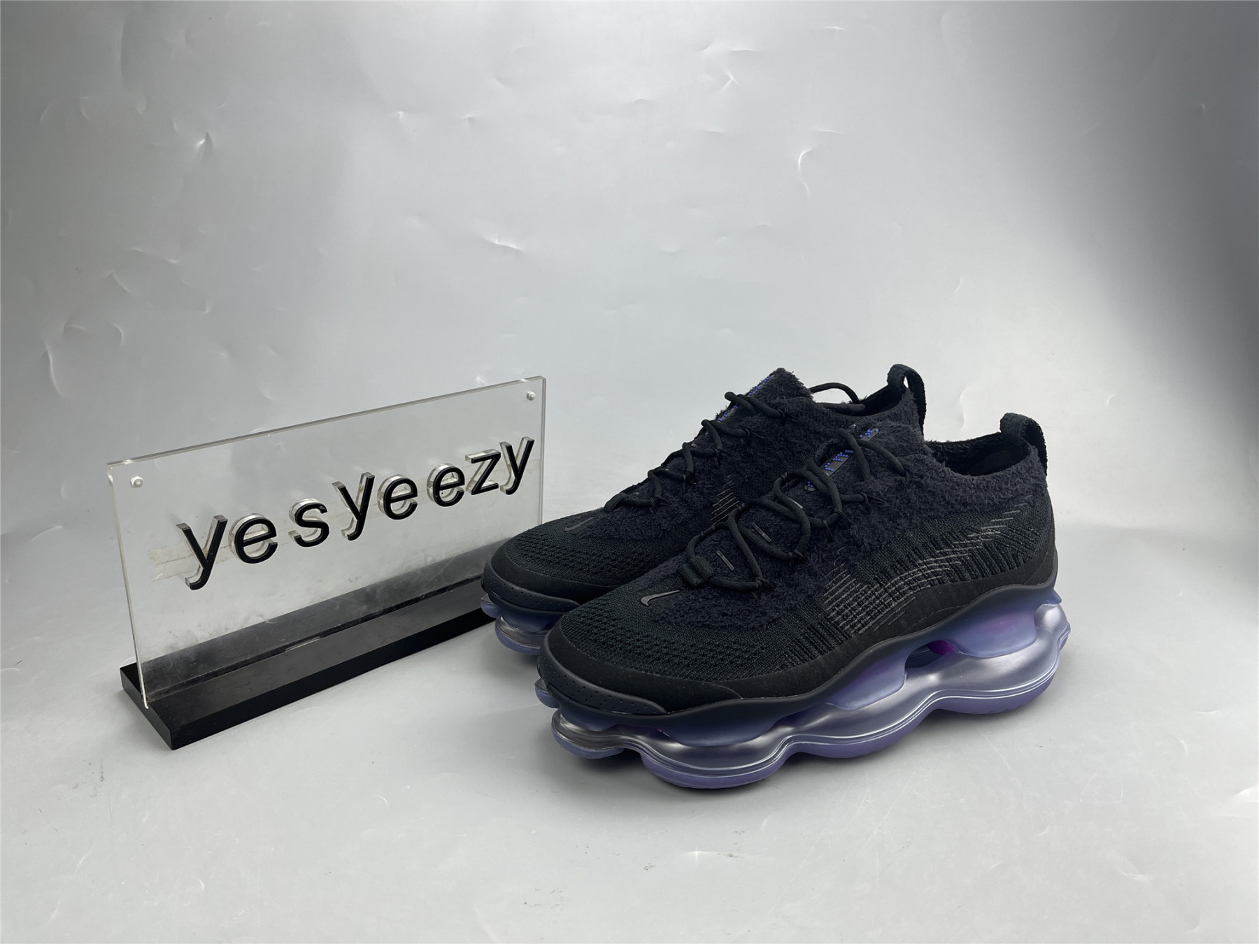 UA NIKE AIR MAX SCORPION 