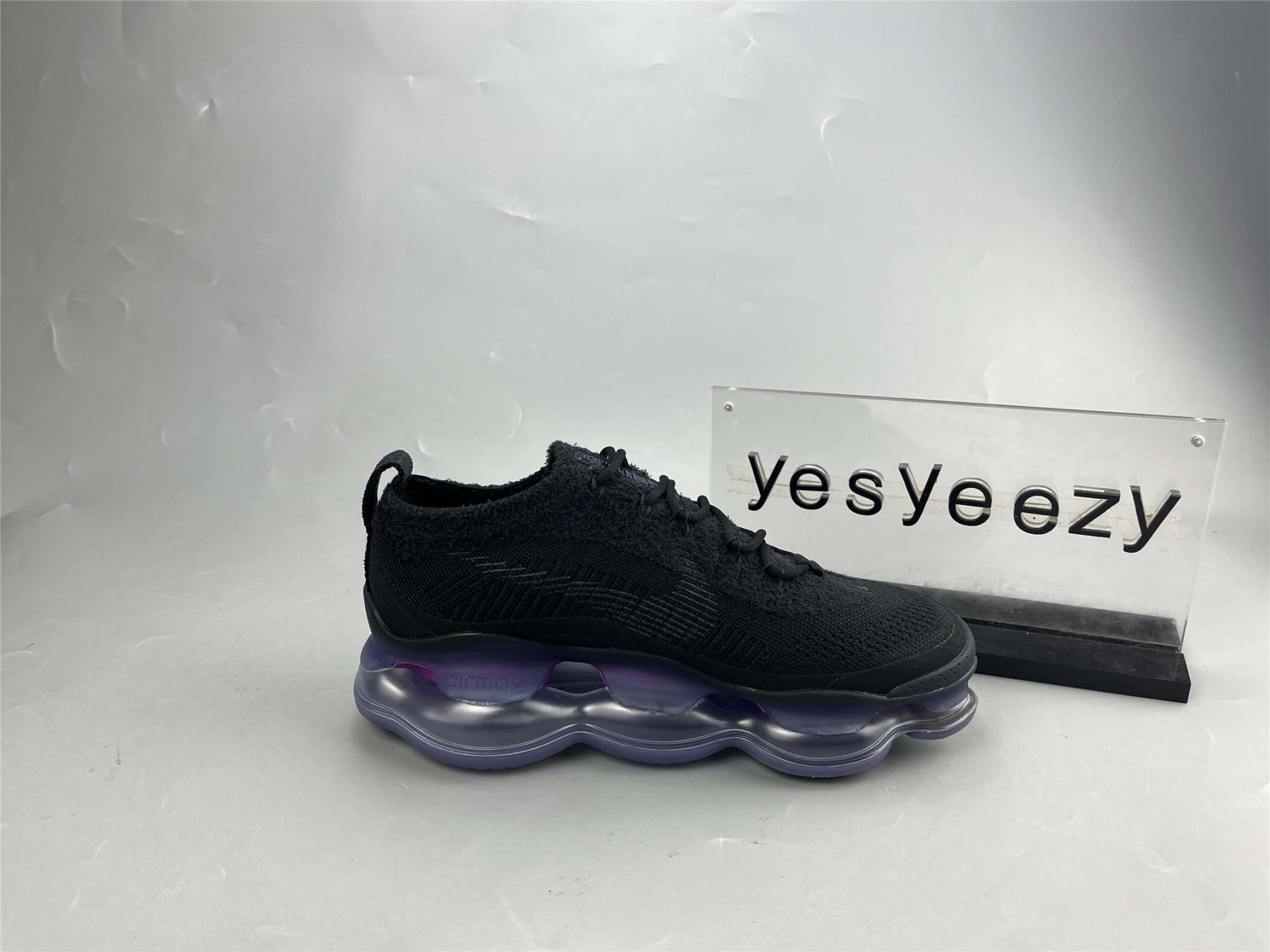 UA NIKE AIR MAX SCORPION 