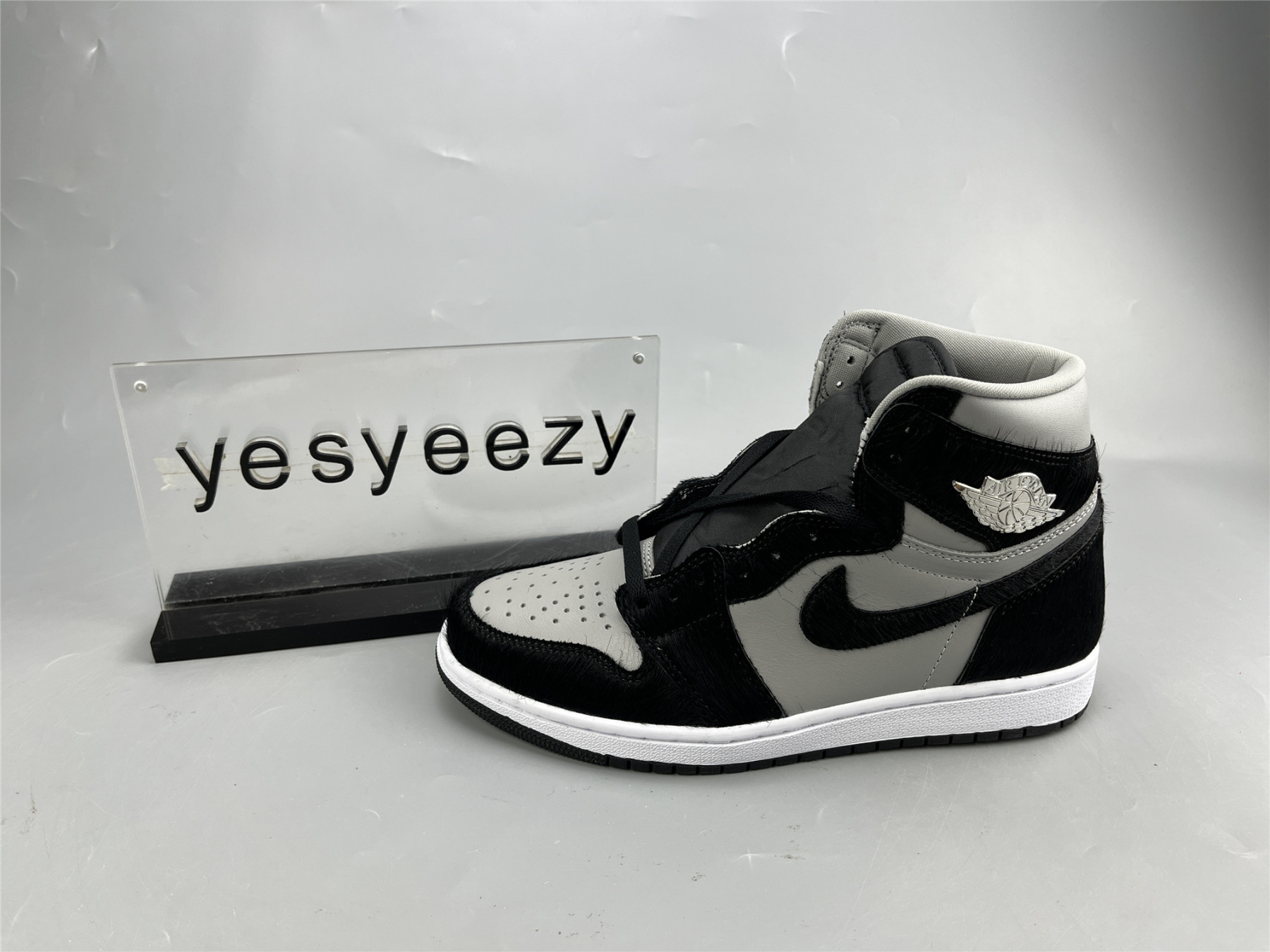 UA WMNS AIR JORDAN 1 RETRO HIGH OG 