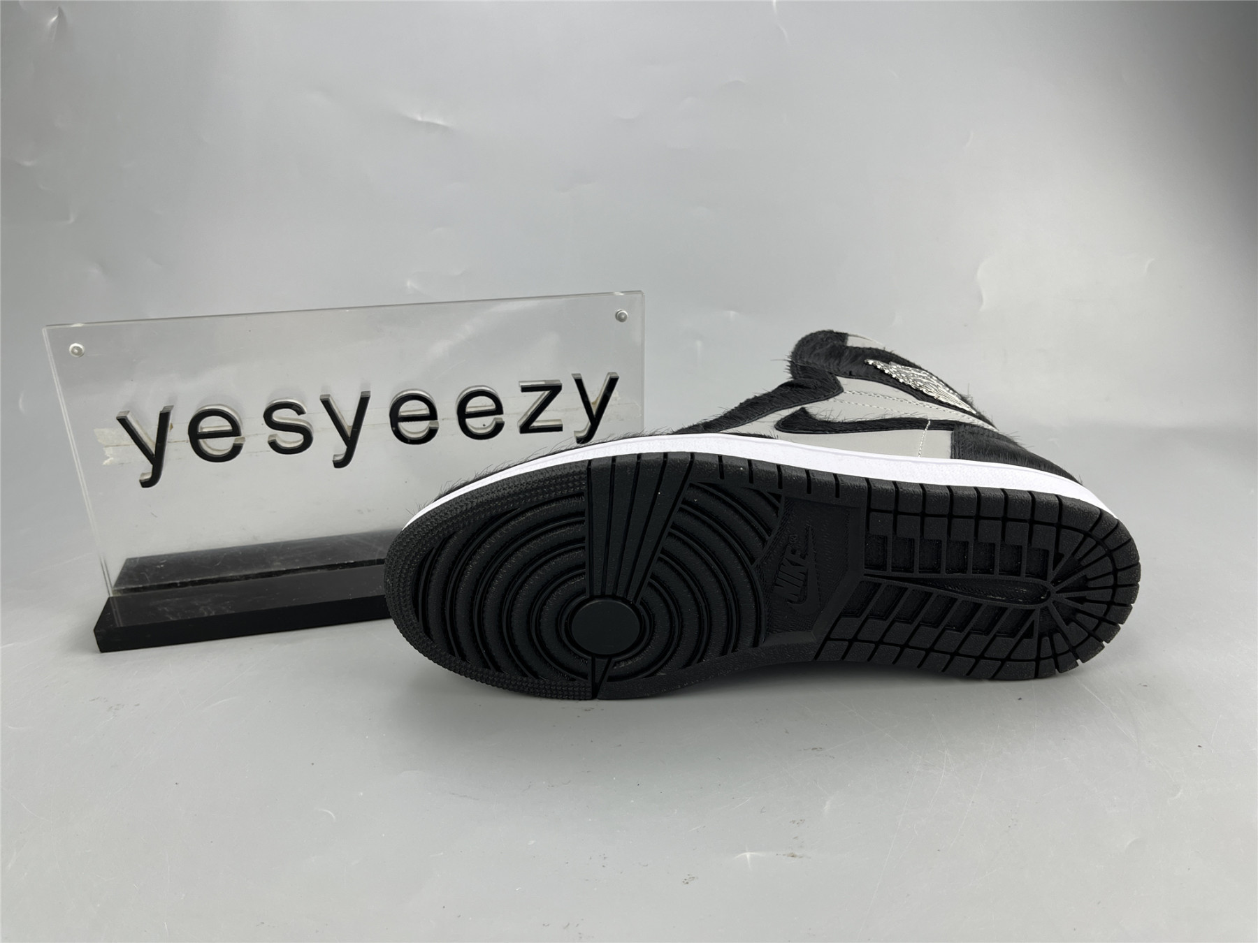 UA WMNS AIR JORDAN 1 RETRO HIGH OG 