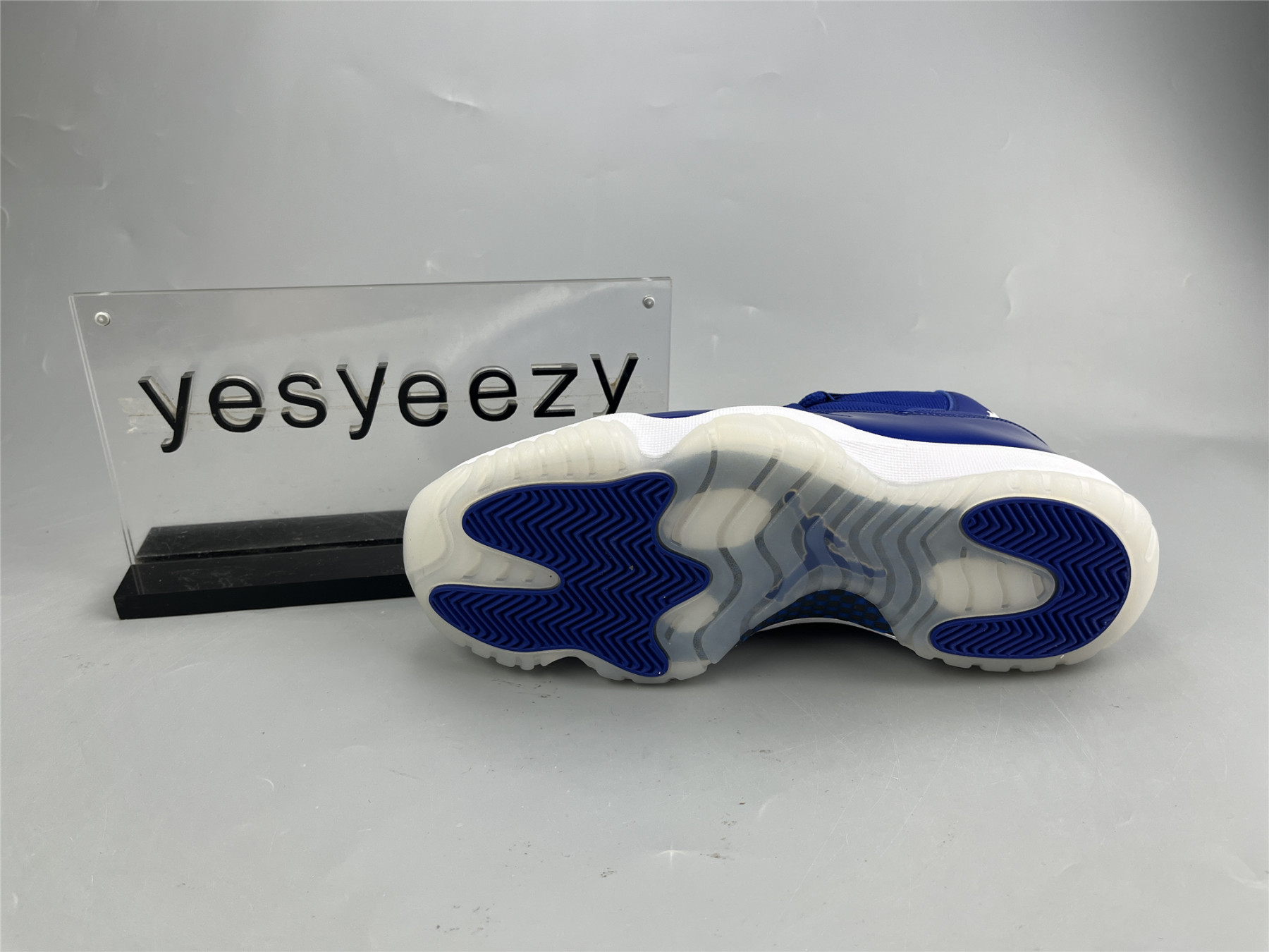 UA AIR JORDAN 11 RETRO LEGEND BLUE