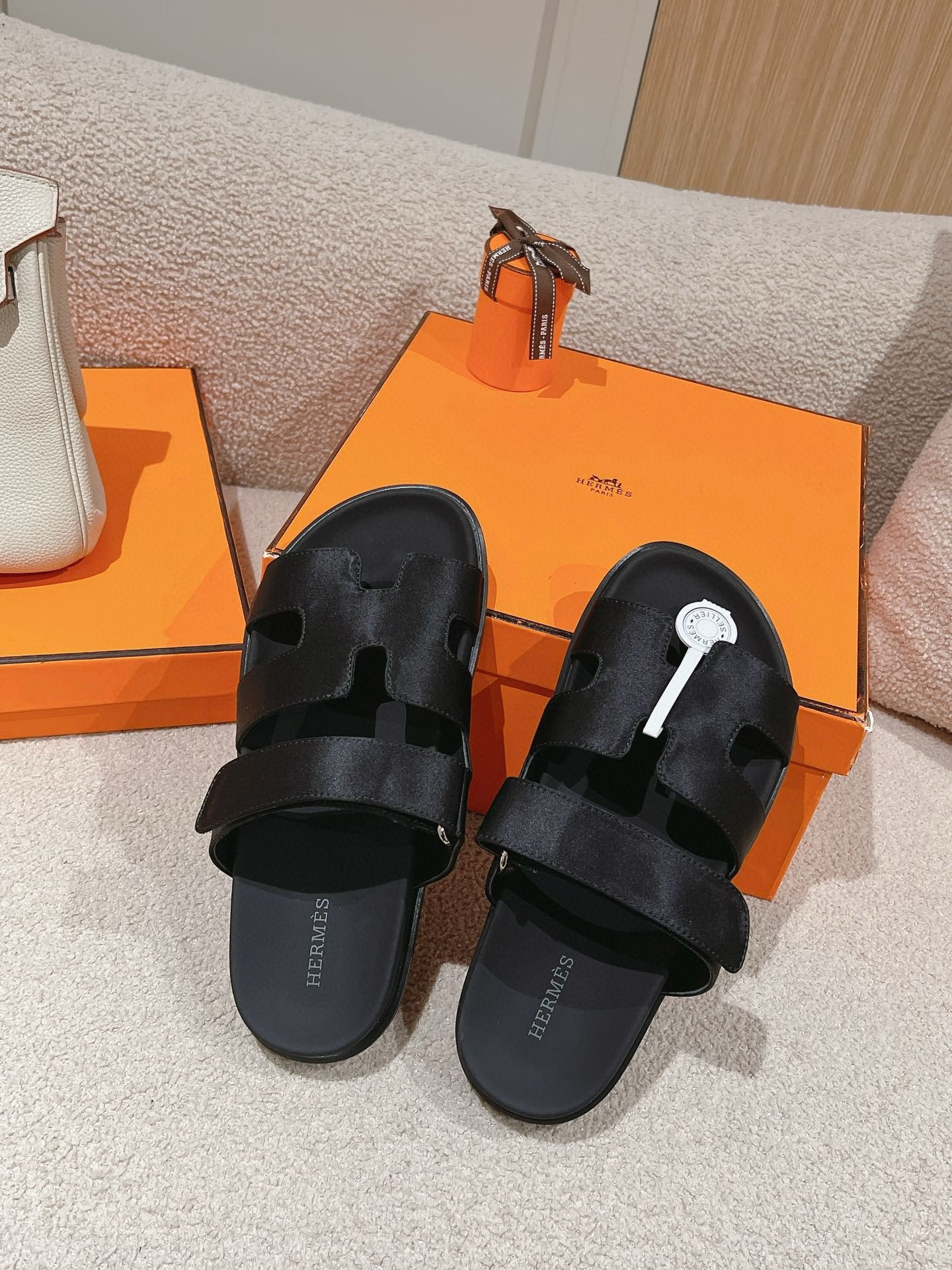 UA H**me5 Chypre Sandal