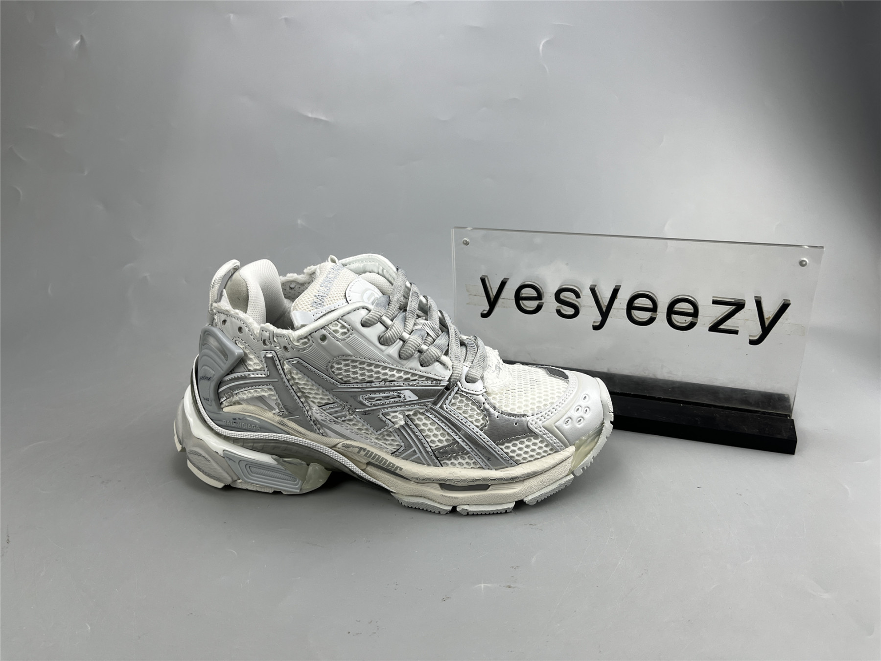 UA RUNNER GREY SILVER METALLIC