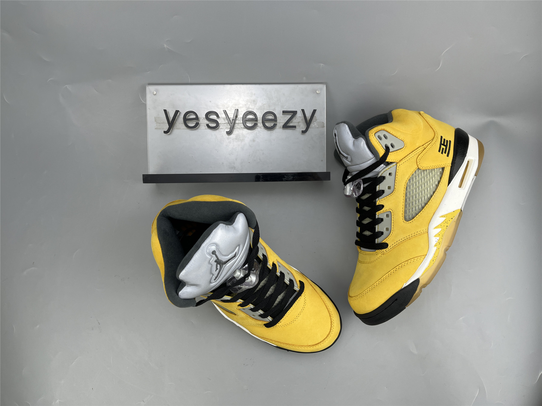 UA AIR JORDAN 5 RETRO T23 