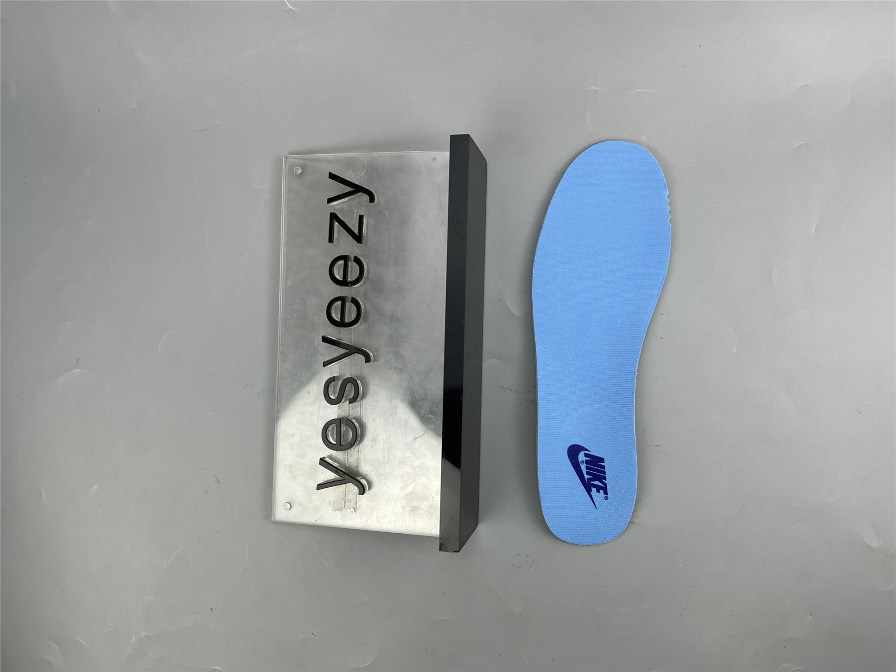 UA NIKE WMNS DUNK LOW 