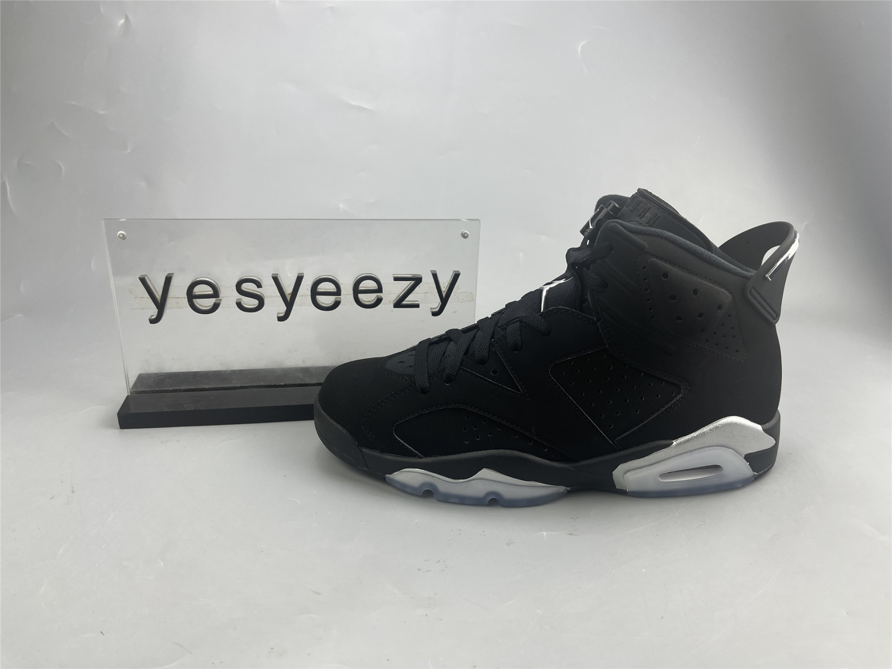 UA AIR JORDAN 6 RETRO 