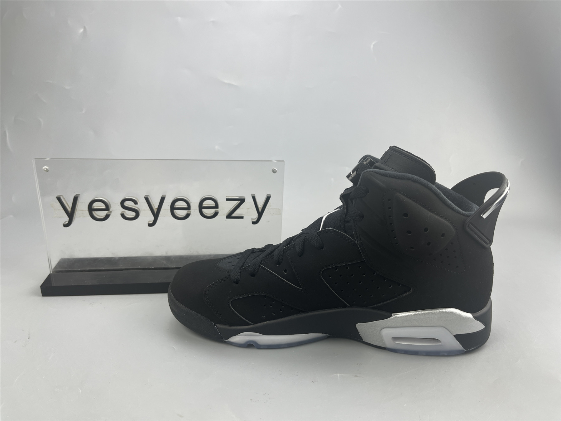 UA AIR JORDAN 6 RETRO 