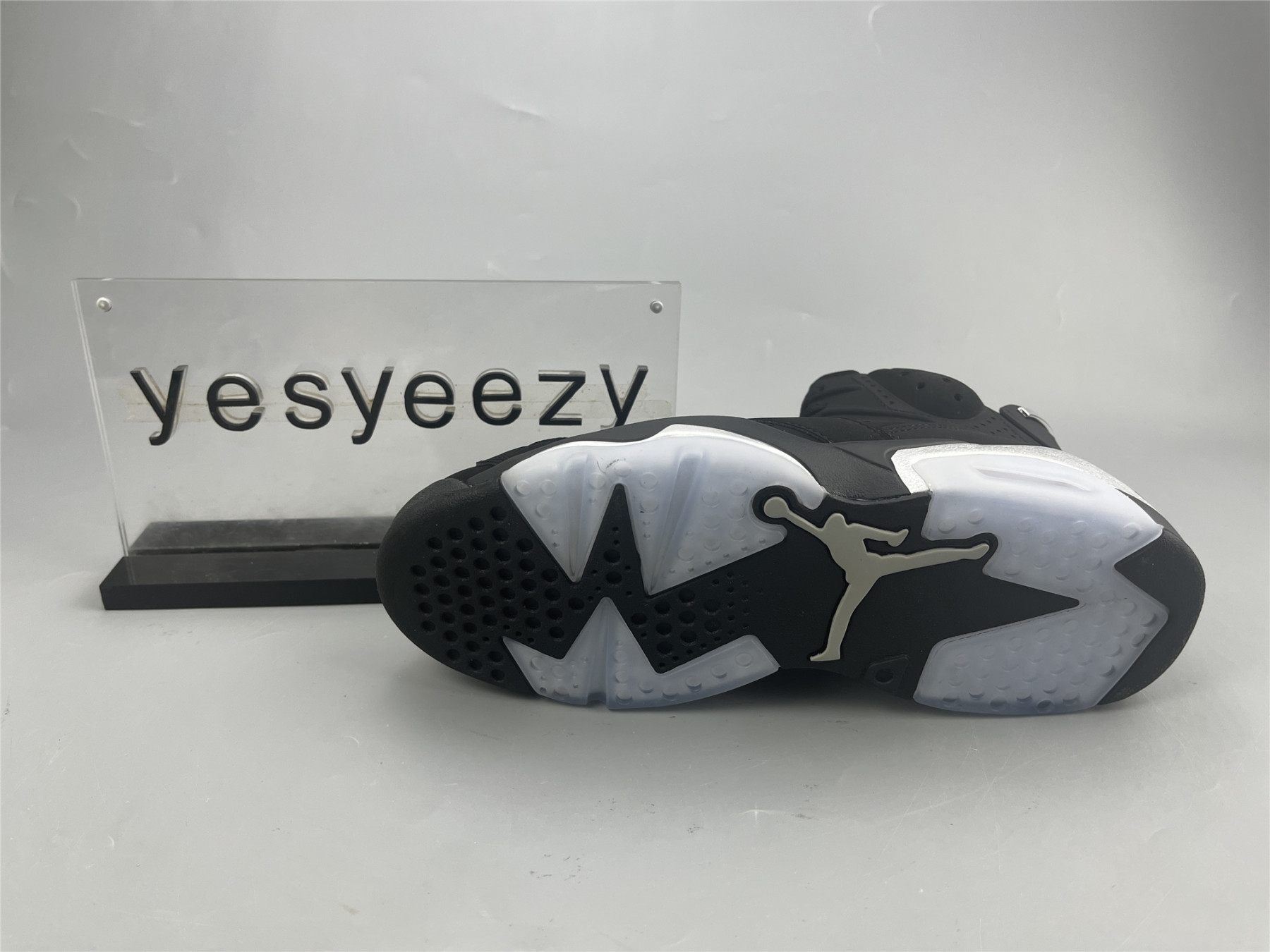 UA AIR JORDAN 6 RETRO 