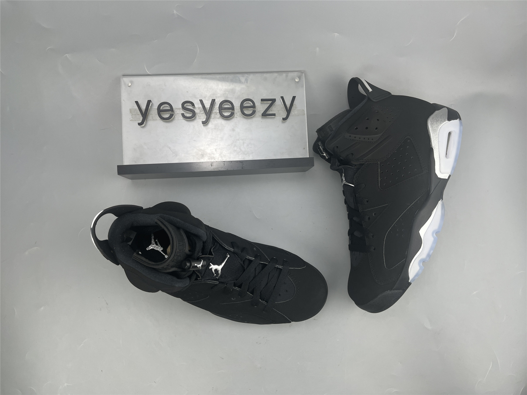 UA AIR JORDAN 6 RETRO 