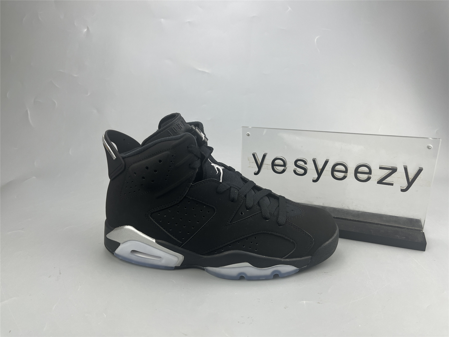 UA AIR JORDAN 6 RETRO 