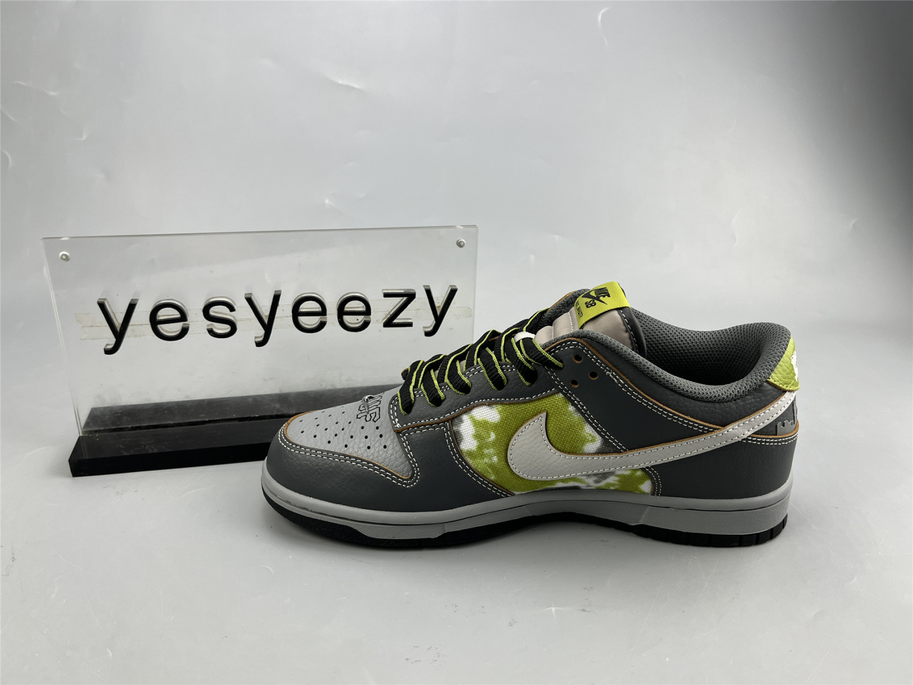 UA HUF X NIKE SB DUNK LOW "SAN FRANCISCO"