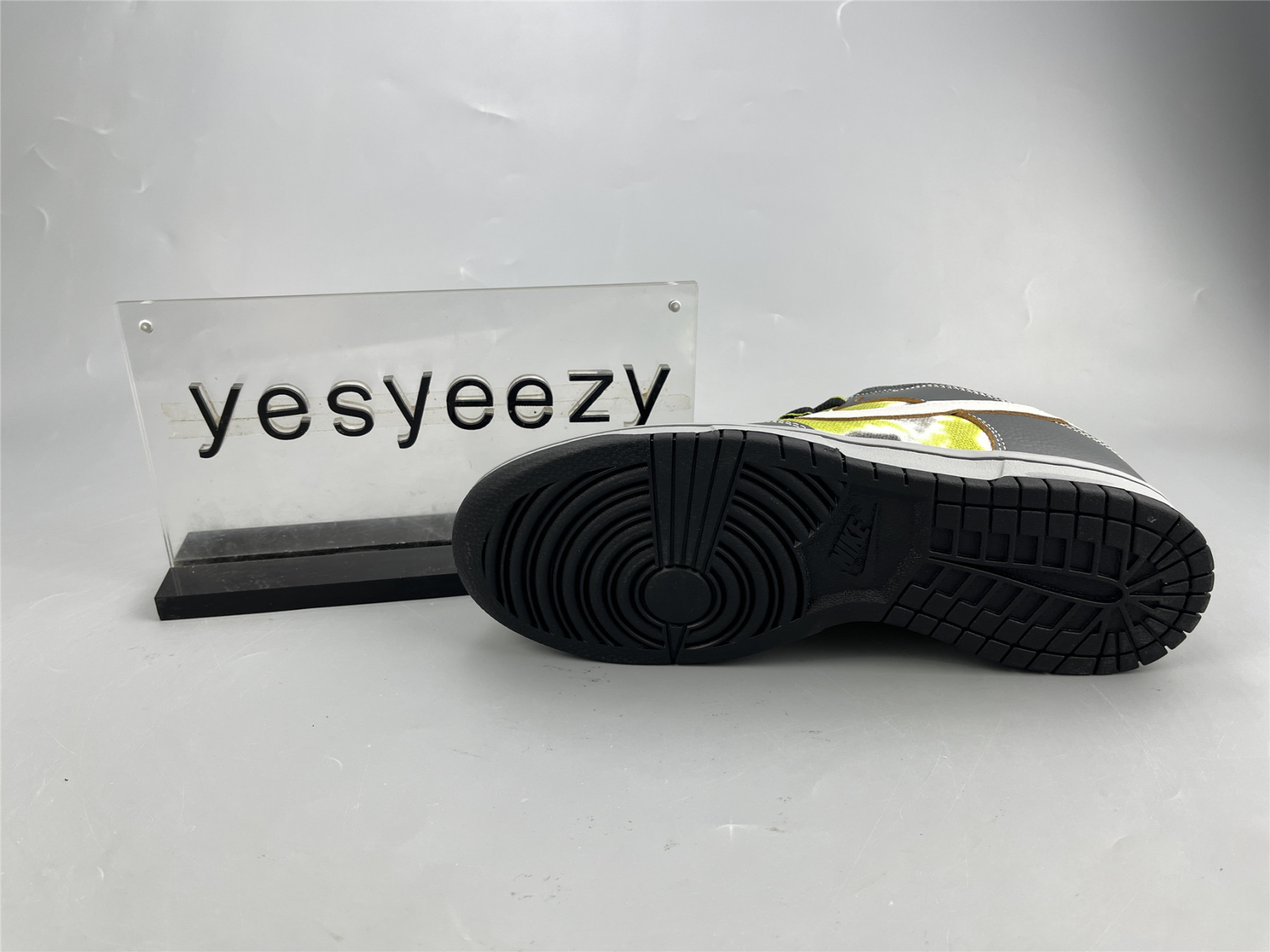 UA HUF X NIKE SB DUNK LOW "SAN FRANCISCO"